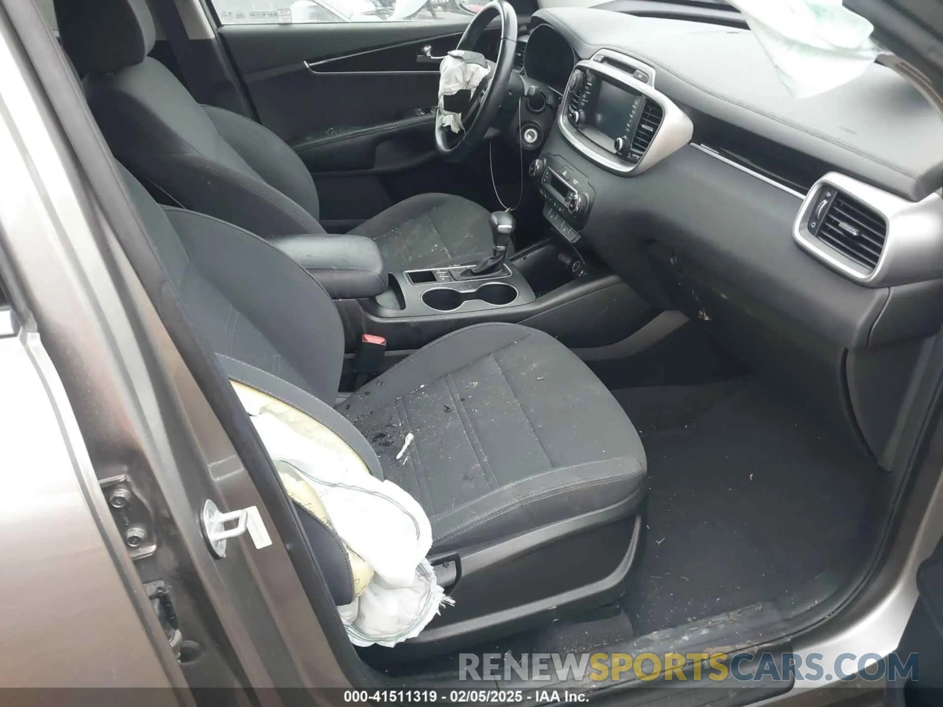 5 fotografías del automóvil dañado 5XYPGDA33KG508972 KIA SORENTO 2019