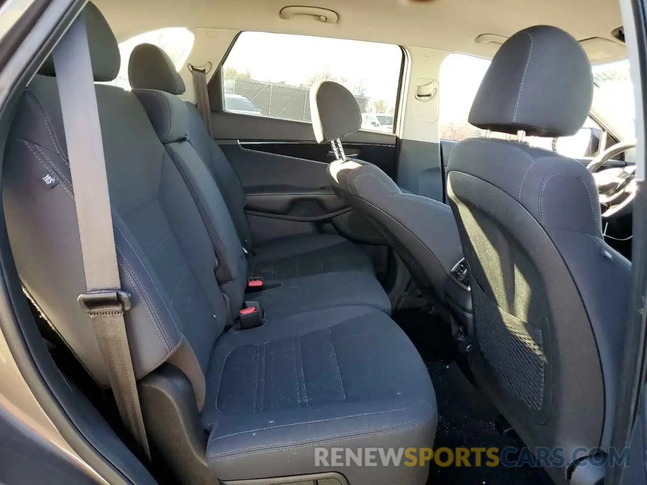 11 fotografías del automóvil dañado 5XYPGDA33KG574406 KIA SORENTO 2019