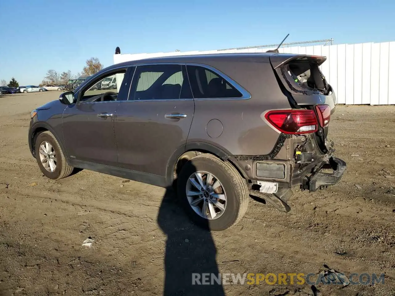 2 fotografías del automóvil dañado 5XYPGDA33KG574406 KIA SORENTO 2019
