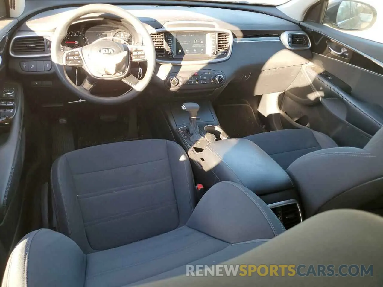 8 fotografías del automóvil dañado 5XYPGDA33KG574406 KIA SORENTO 2019