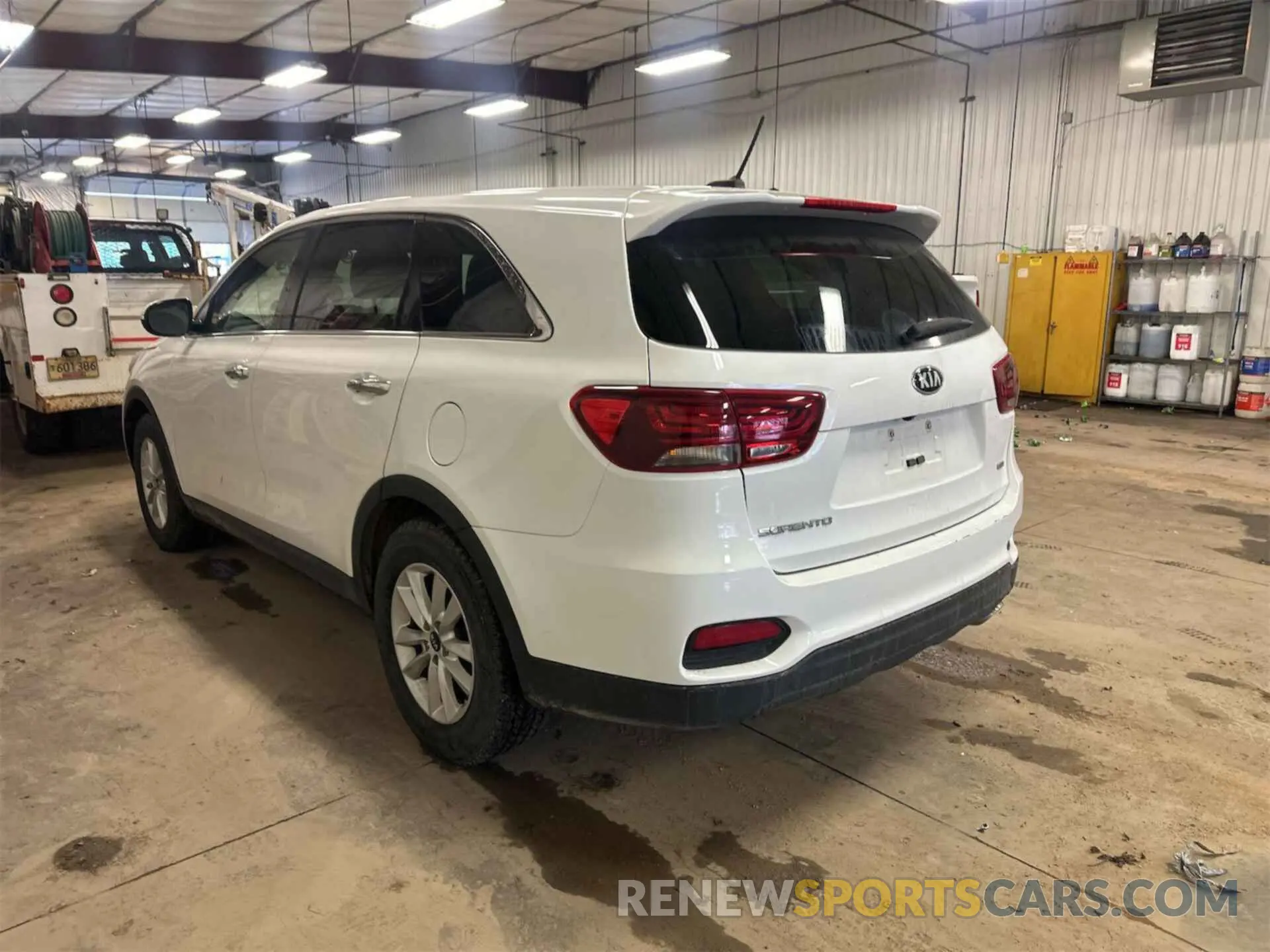 2 fotografías del automóvil dañado 5XYPGDA34KG503750 KIA SORENTO 2019