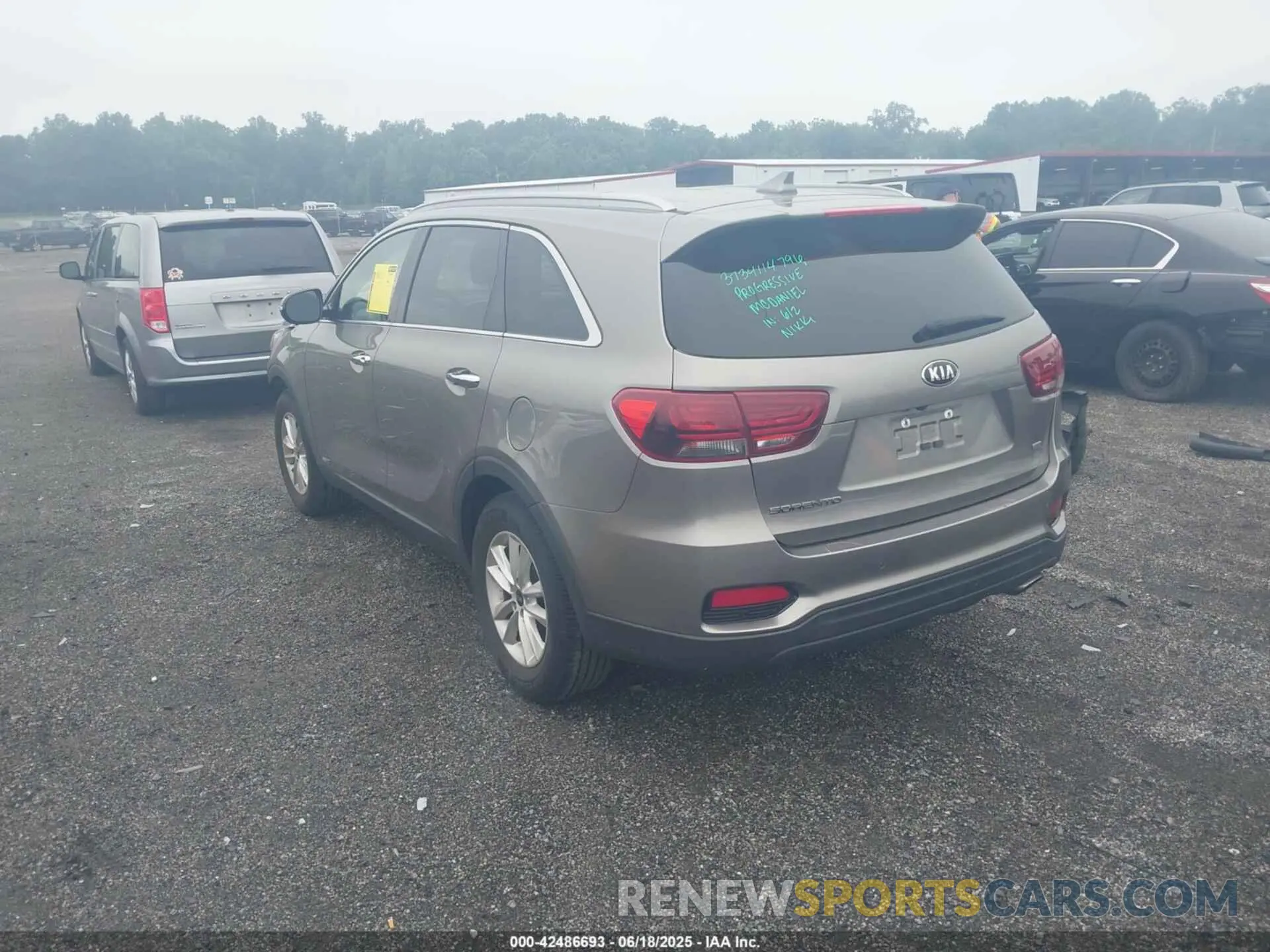3 fotografías del automóvil dañado 5XYPGDA35KG438942 KIA SORENTO 2019