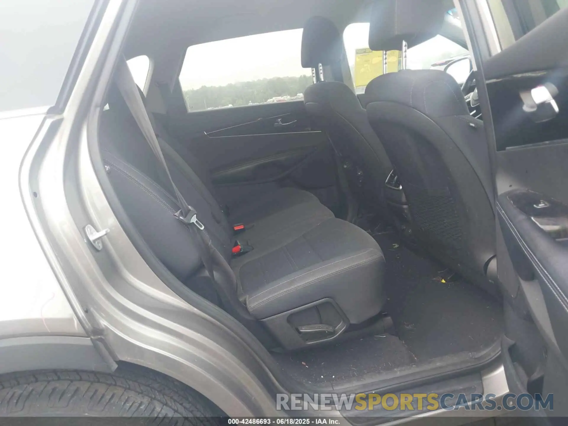 8 fotografías del automóvil dañado 5XYPGDA35KG438942 KIA SORENTO 2019