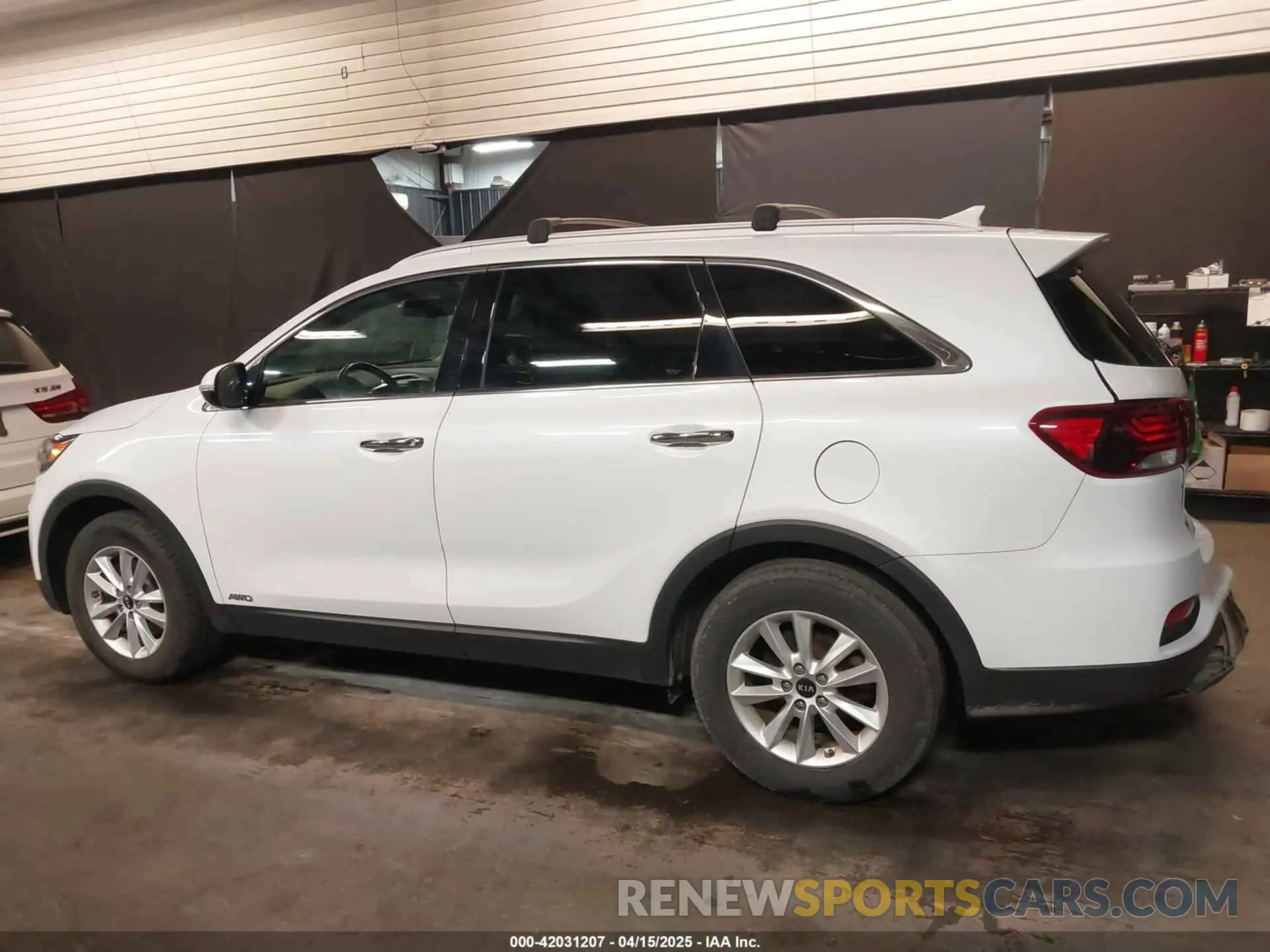 14 fotografías del automóvil dañado 5XYPGDA35KG451755 KIA SORENTO 2019
