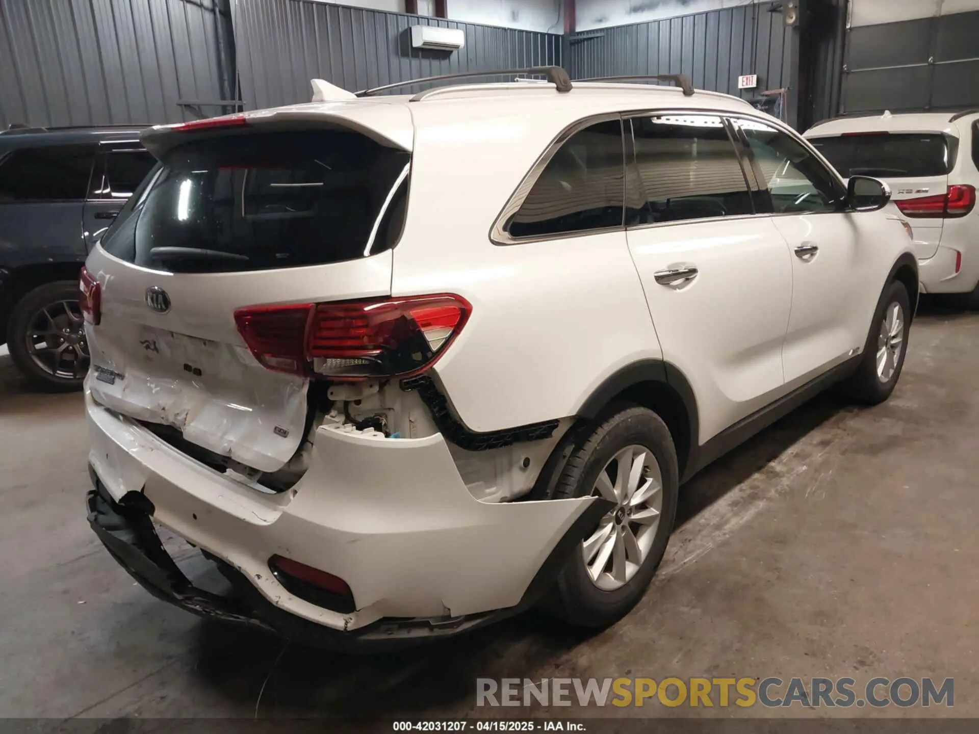 4 fotografías del automóvil dañado 5XYPGDA35KG451755 KIA SORENTO 2019