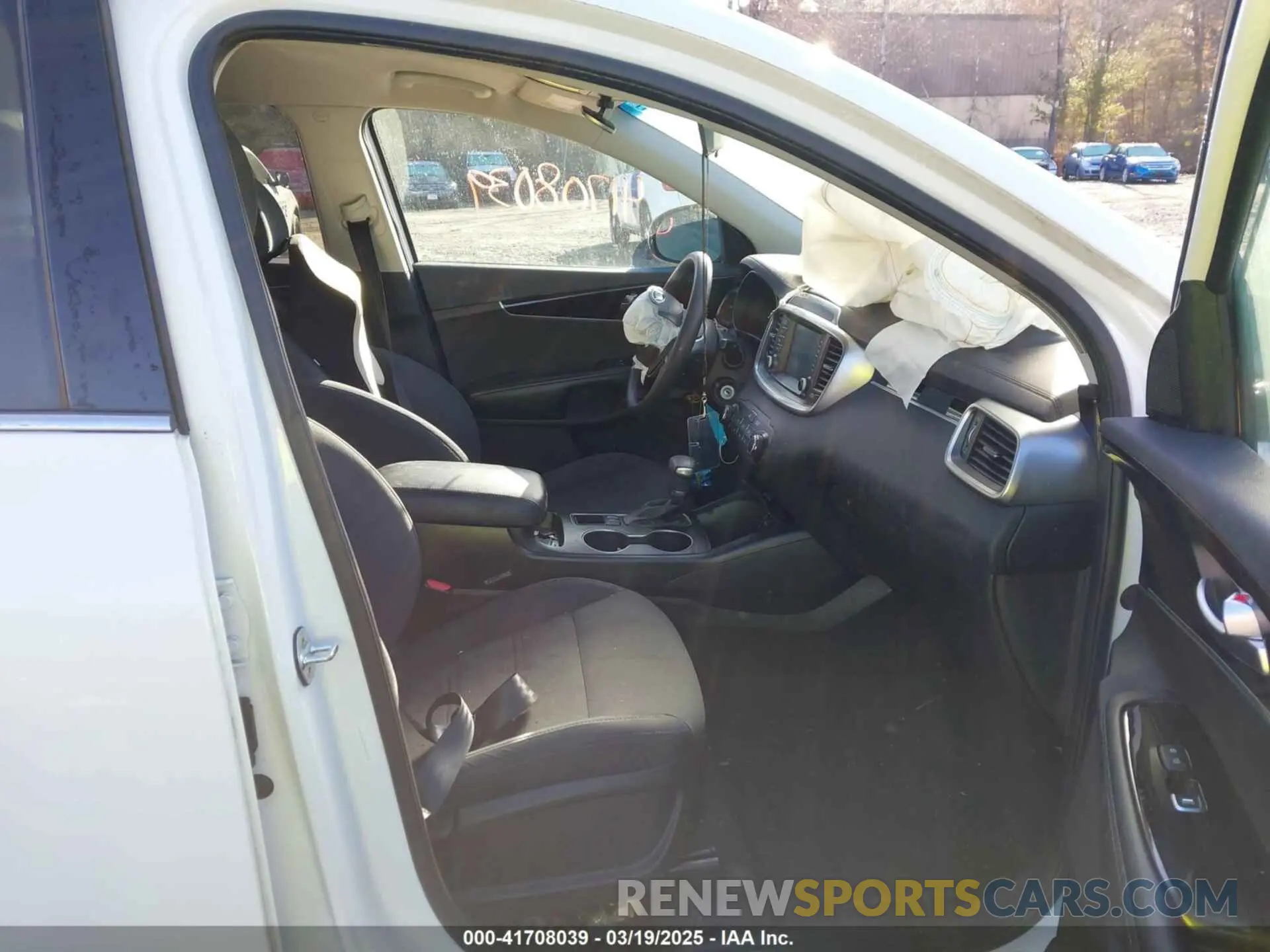 5 fotografías del automóvil dañado 5XYPGDA37KG526732 KIA SORENTO 2019