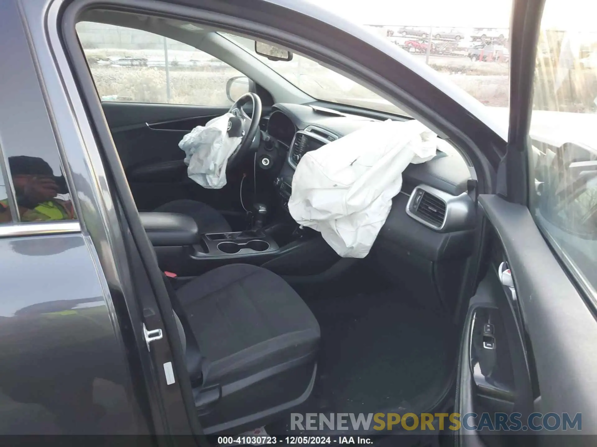 5 fotografías del automóvil dañado 5XYPGDA37KG529646 KIA SORENTO 2019