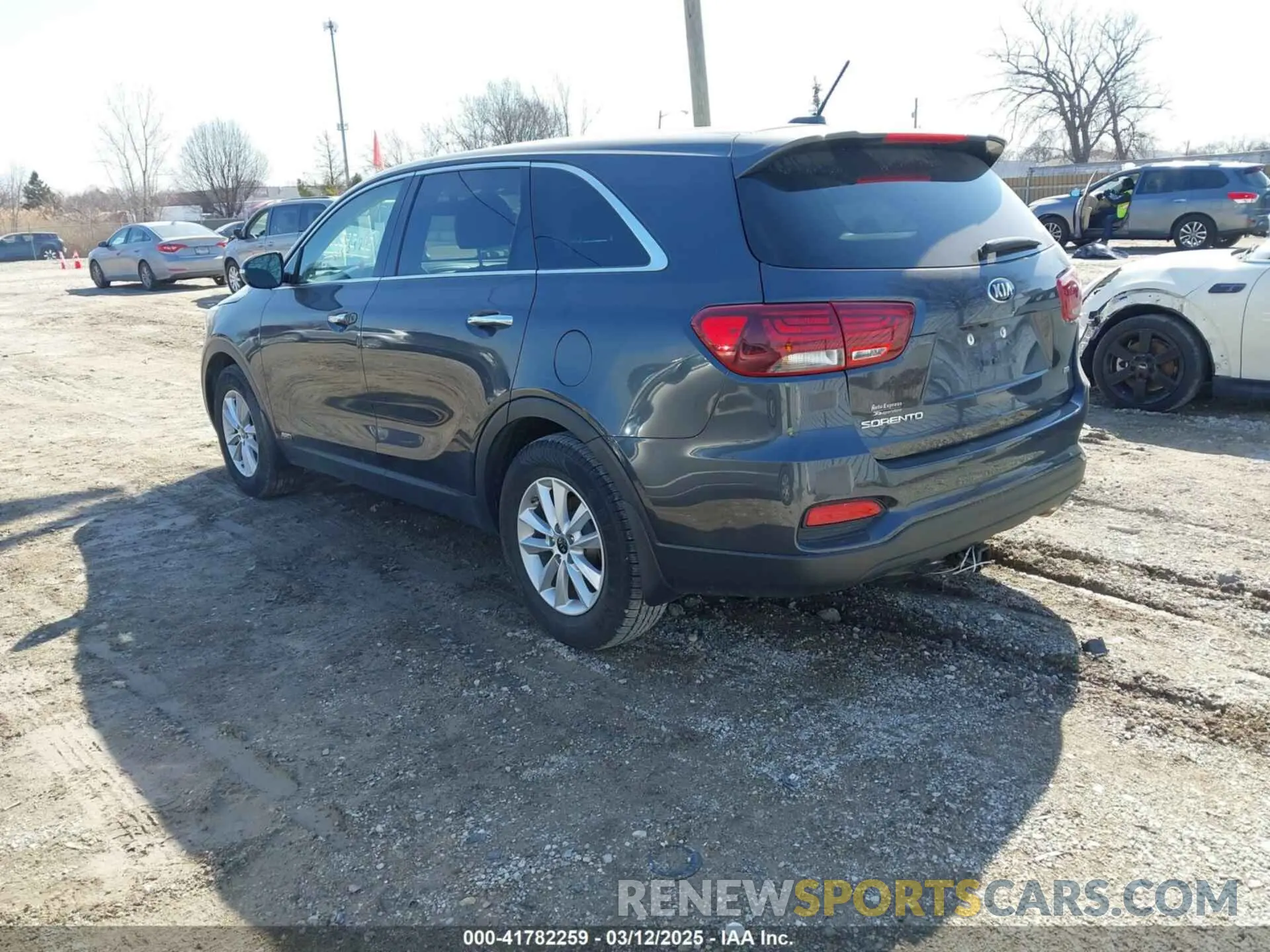 3 fotografías del automóvil dañado 5XYPGDA38KG515237 KIA SORENTO 2019