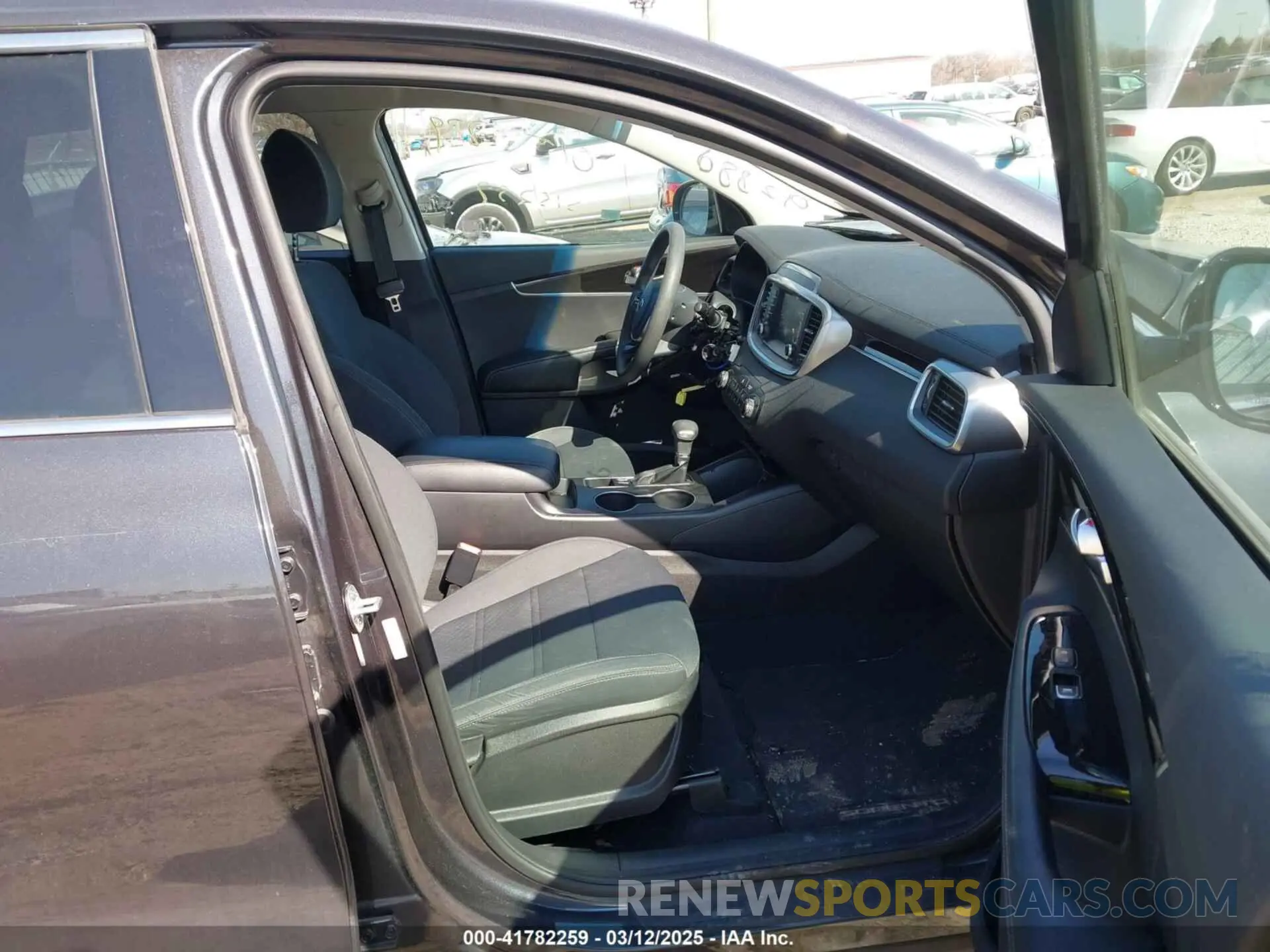 5 fotografías del automóvil dañado 5XYPGDA38KG515237 KIA SORENTO 2019