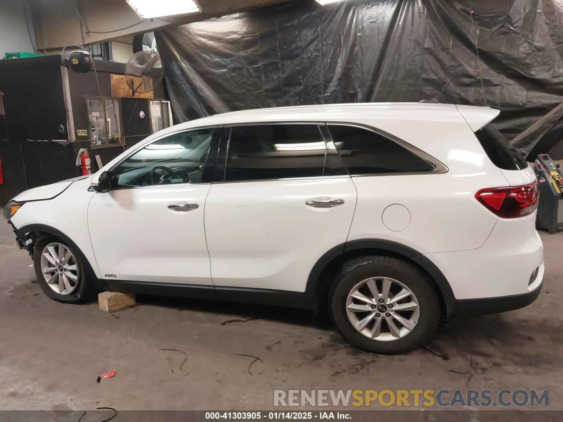 15 fotografías del automóvil dañado 5XYPGDA38KG558444 KIA SORENTO 2019