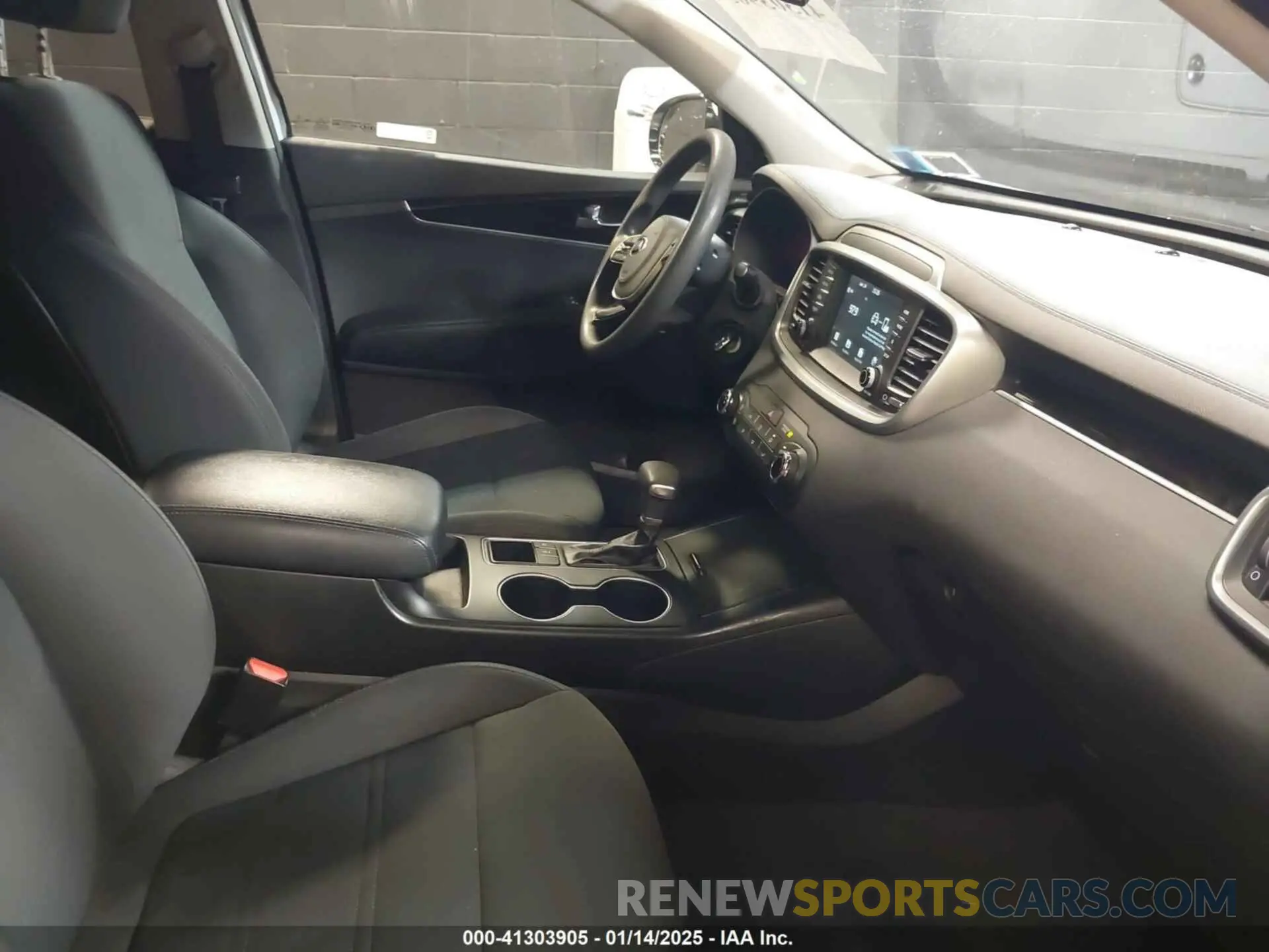 5 fotografías del automóvil dañado 5XYPGDA38KG558444 KIA SORENTO 2019