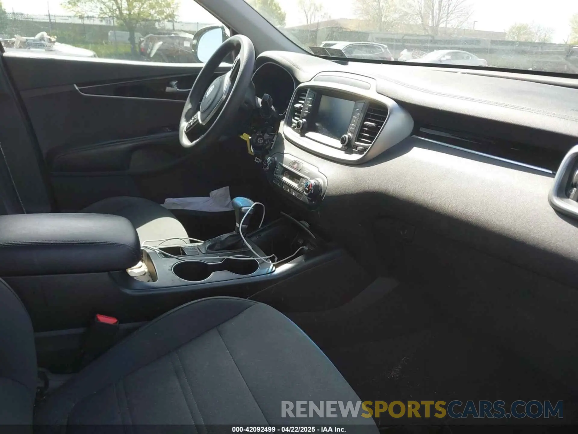 5 fotografías del automóvil dañado 5XYPGDA51KG571442 KIA SORENTO 2019