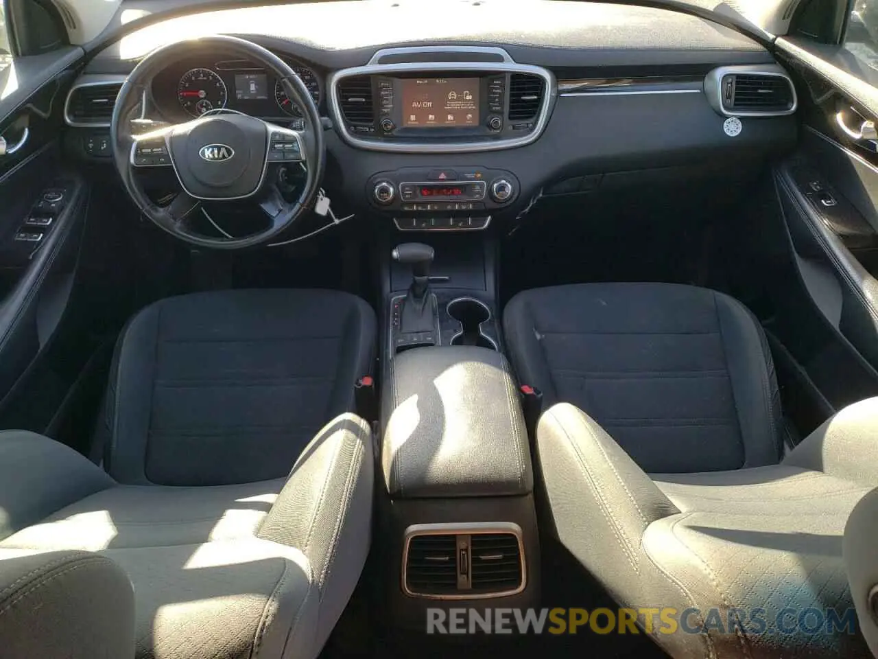 8 fotografías del automóvil dañado 5XYPGDA51KG605007 KIA SORENTO 2019
