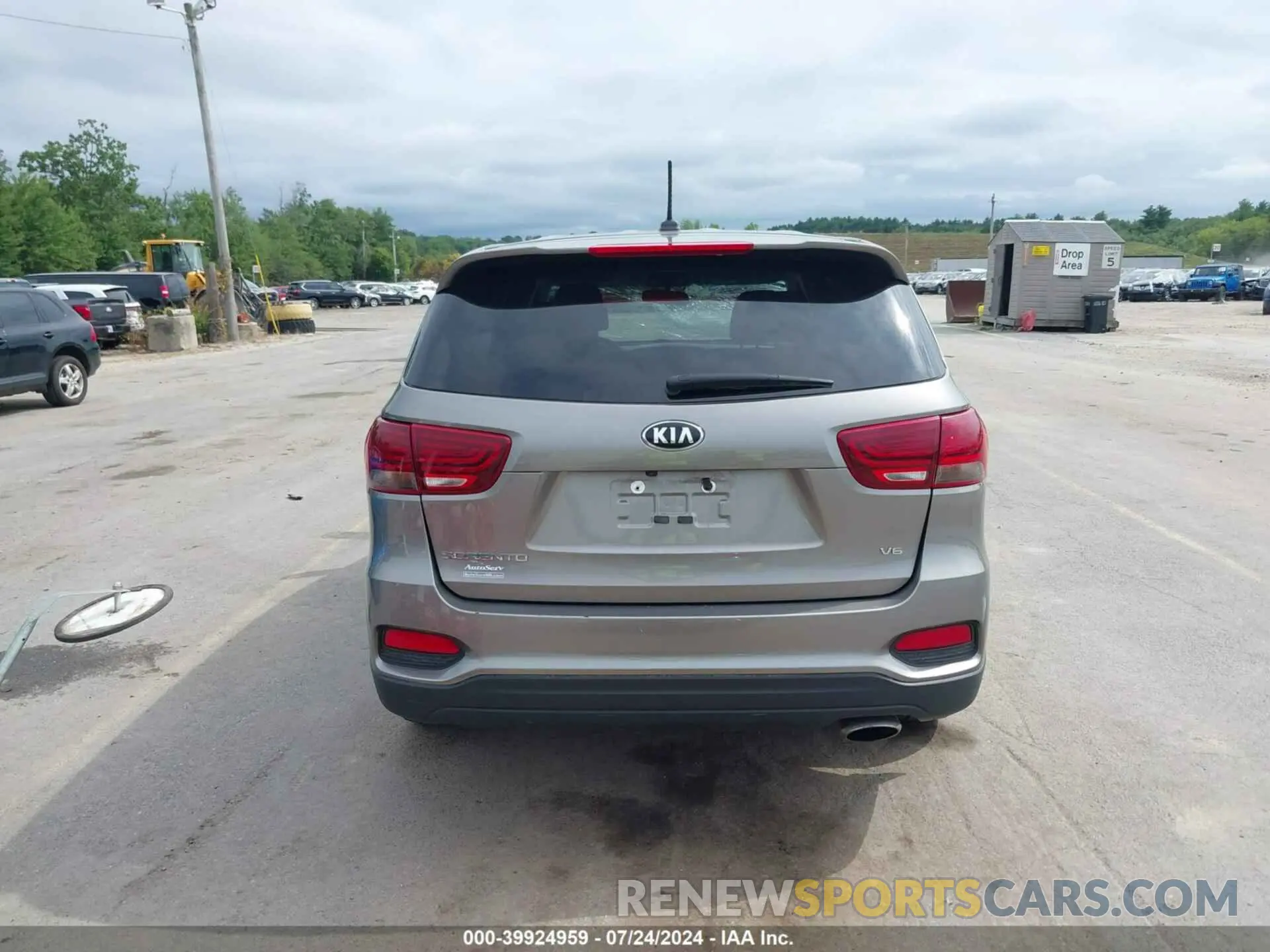 17 fotografías del automóvil dañado 5XYPGDA52KG457482 KIA SORENTO 2019