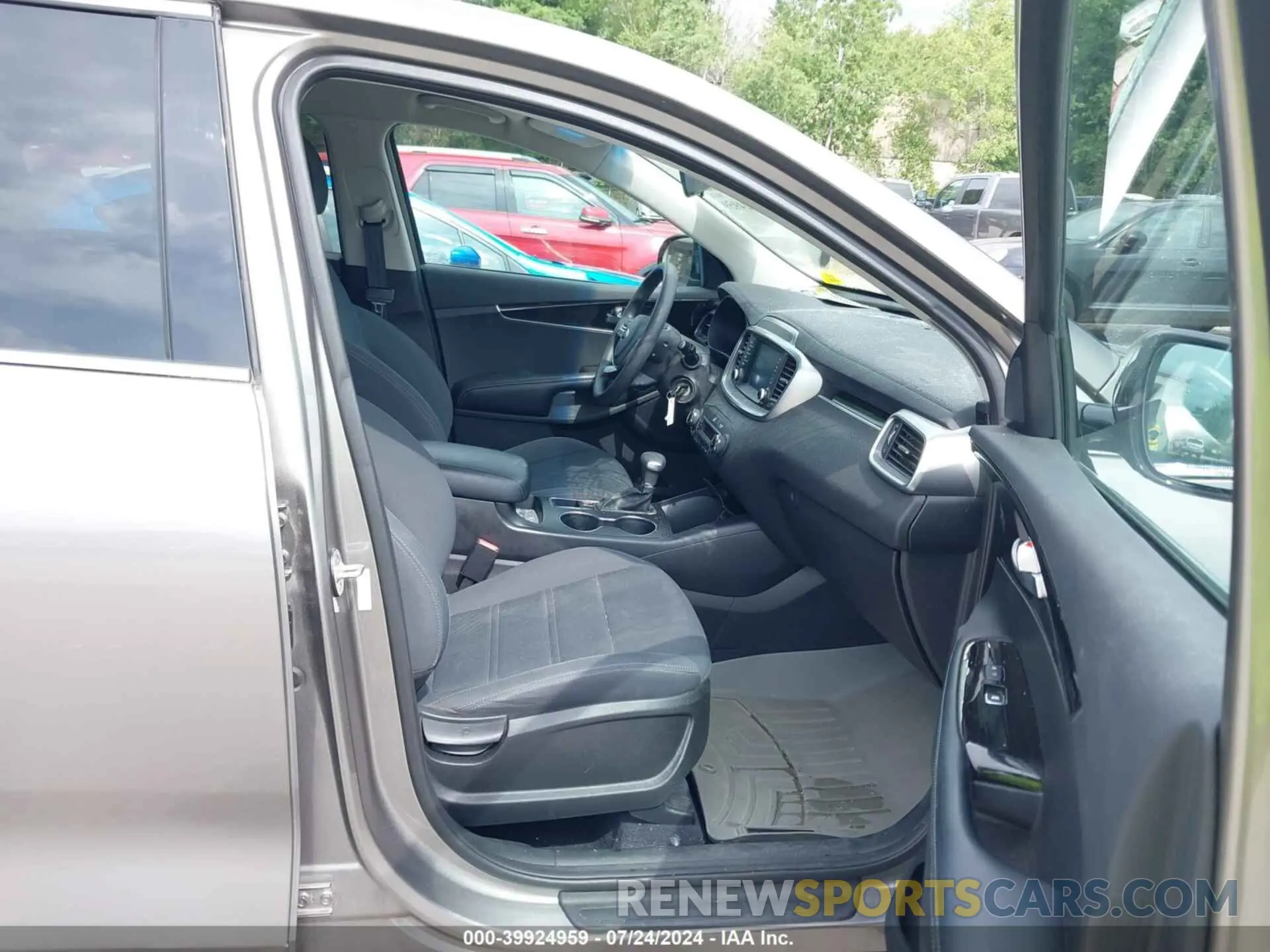 5 fotografías del automóvil dañado 5XYPGDA52KG457482 KIA SORENTO 2019