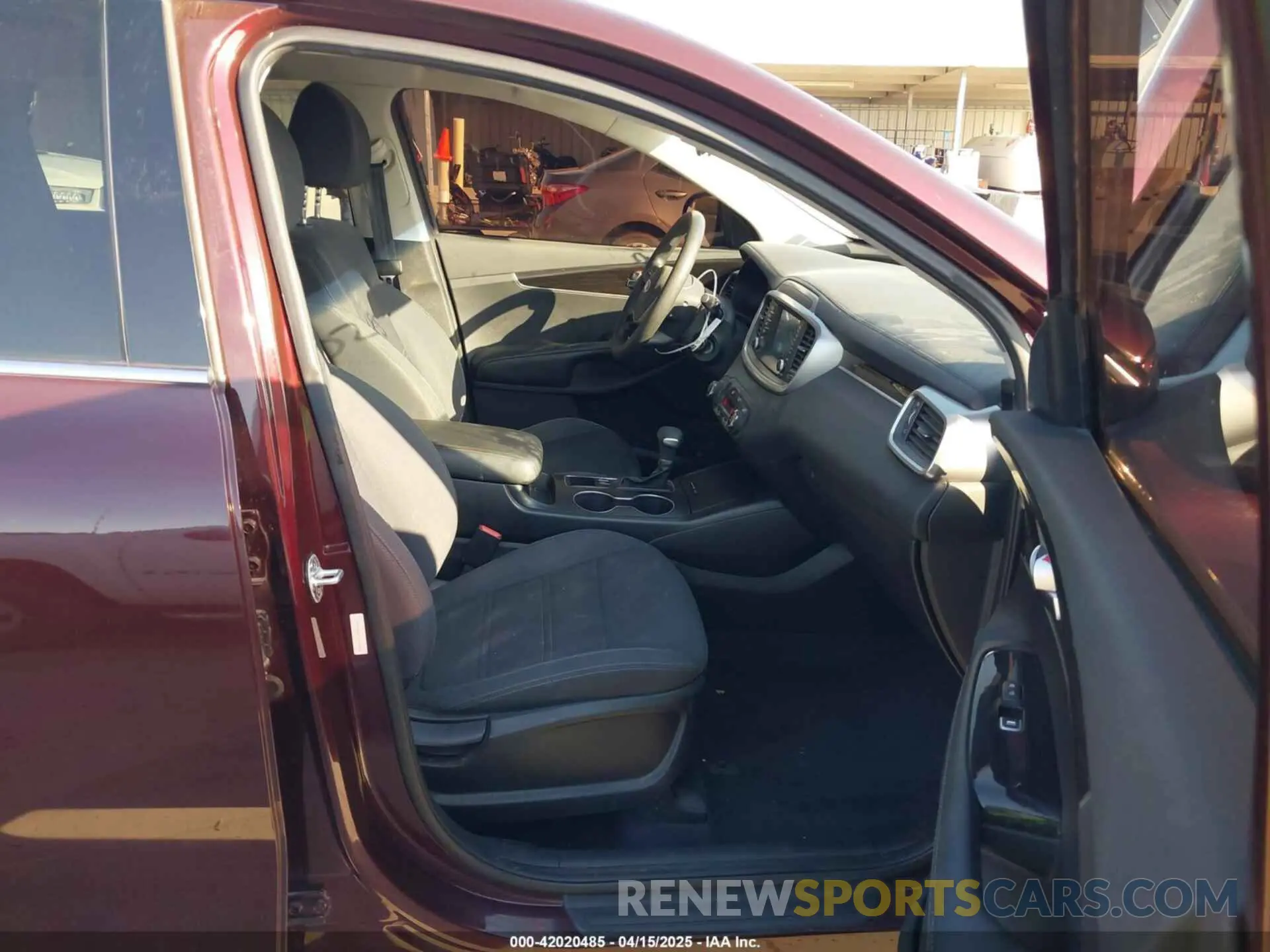 5 fotografías del automóvil dañado 5XYPGDA53KG444952 KIA SORENTO 2019