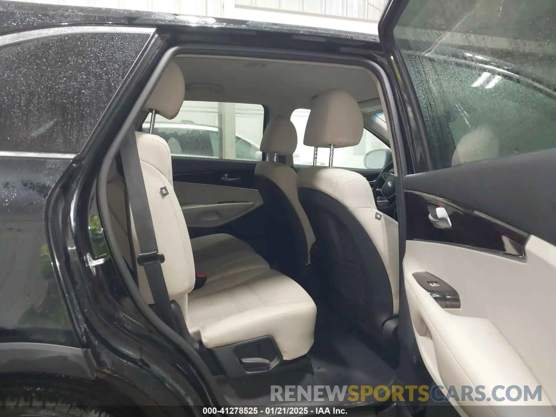 8 fotografías del automóvil dañado 5XYPGDA53KG449911 KIA SORENTO 2019