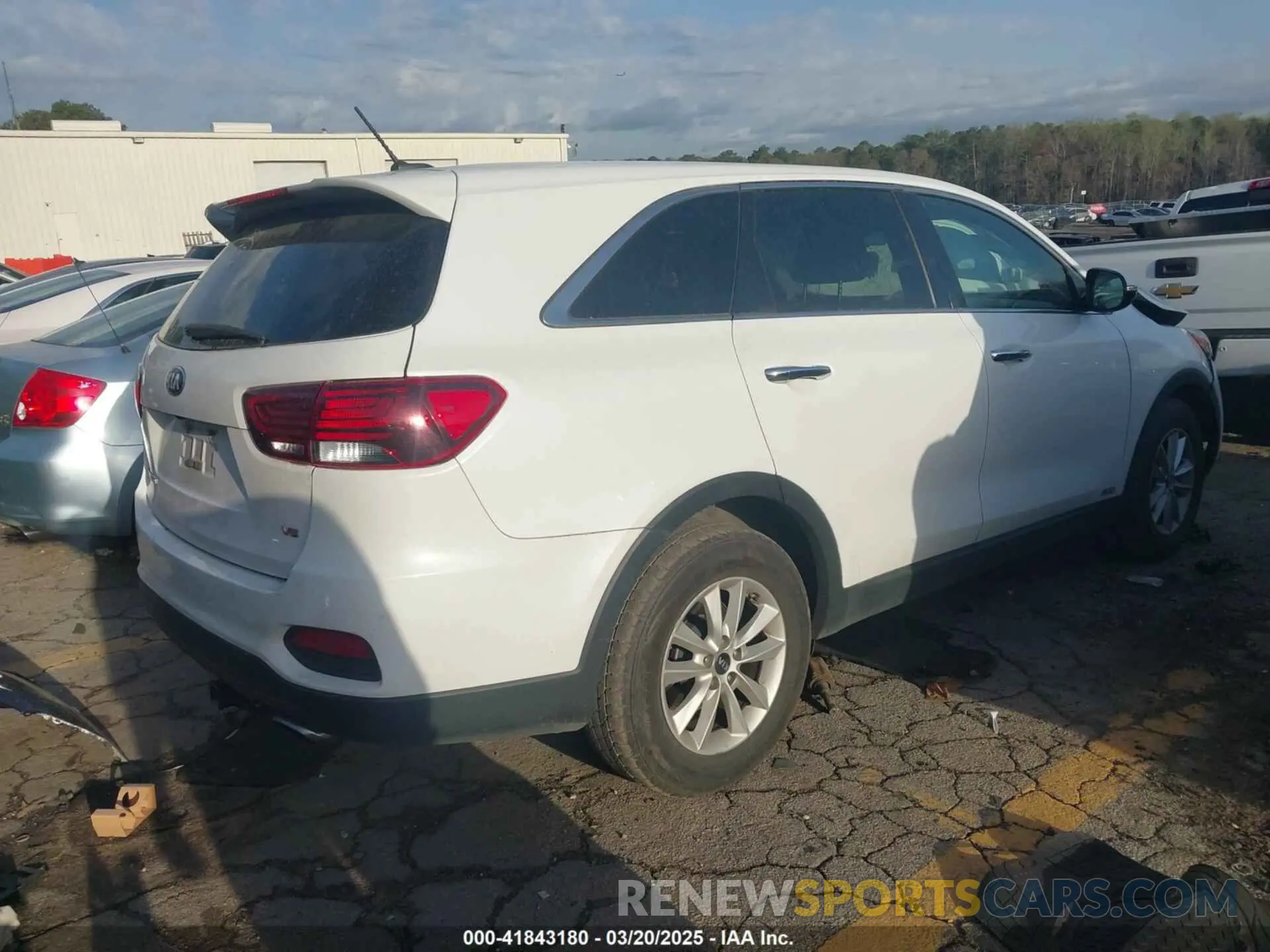 4 fotografías del automóvil dañado 5XYPGDA54KG440649 KIA SORENTO 2019