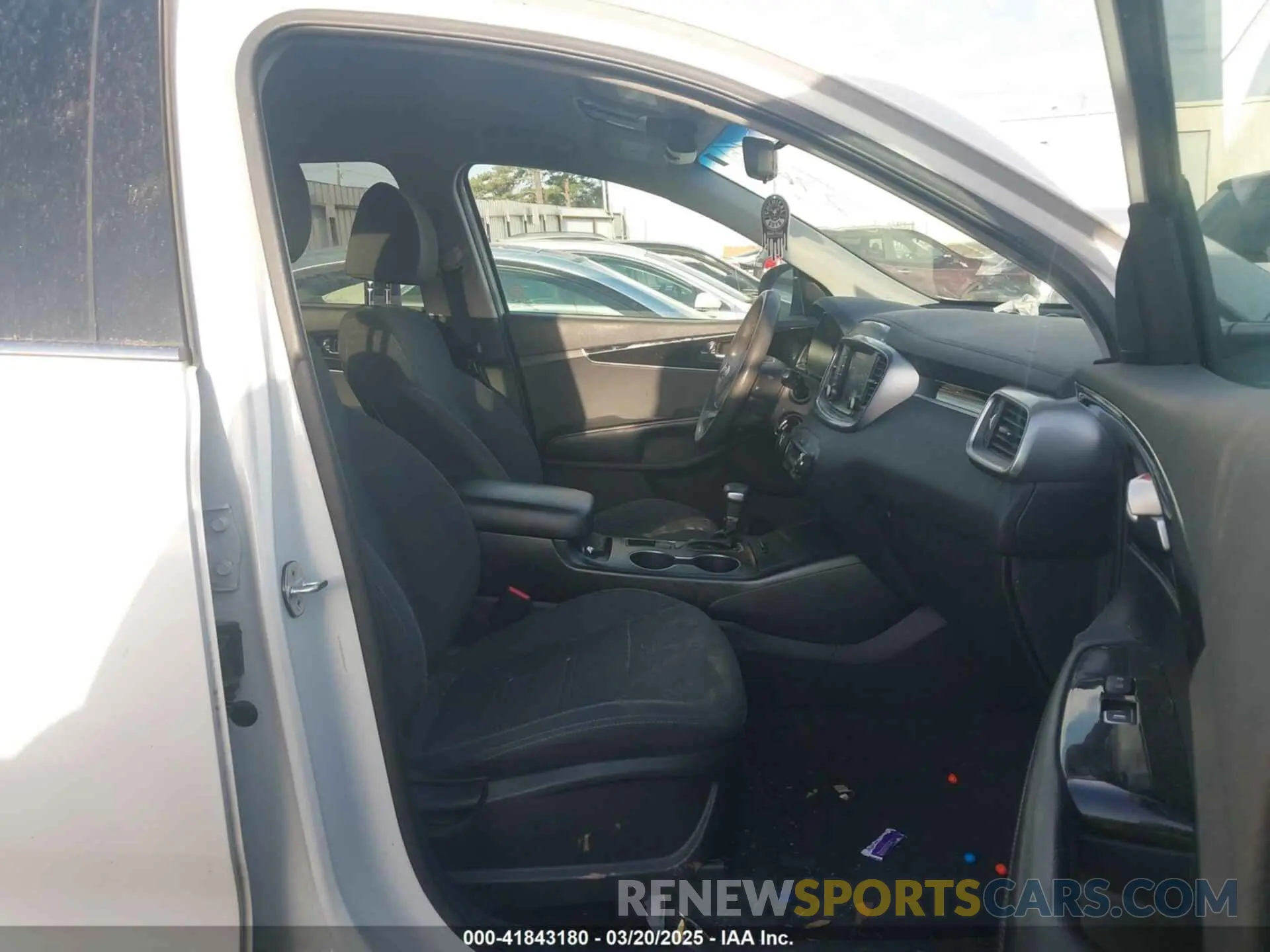5 fotografías del automóvil dañado 5XYPGDA54KG440649 KIA SORENTO 2019
