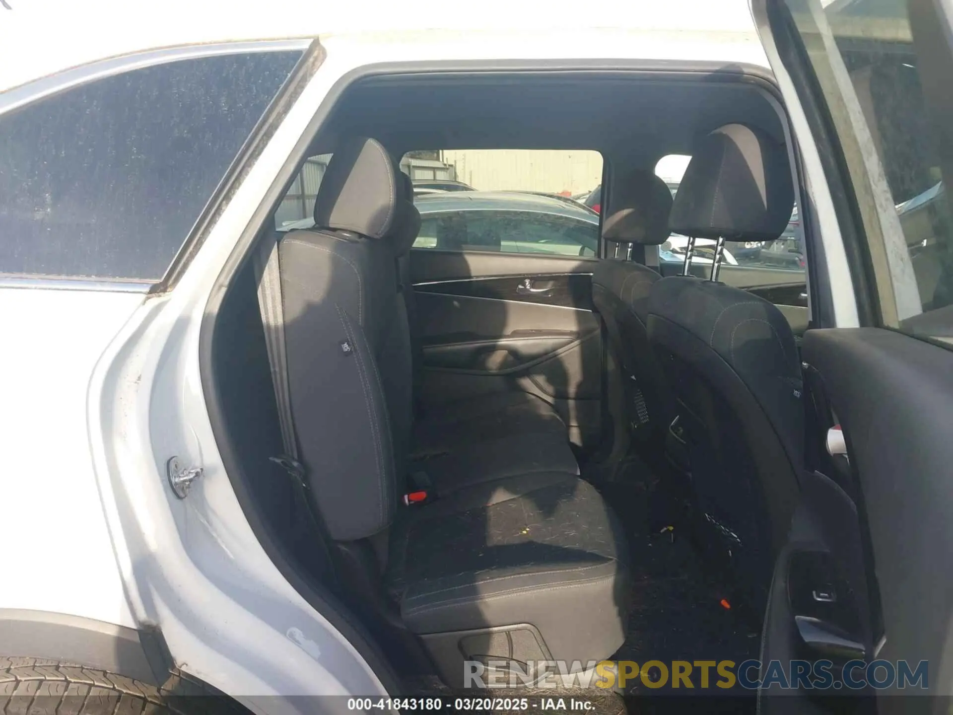 8 fotografías del automóvil dañado 5XYPGDA54KG440649 KIA SORENTO 2019