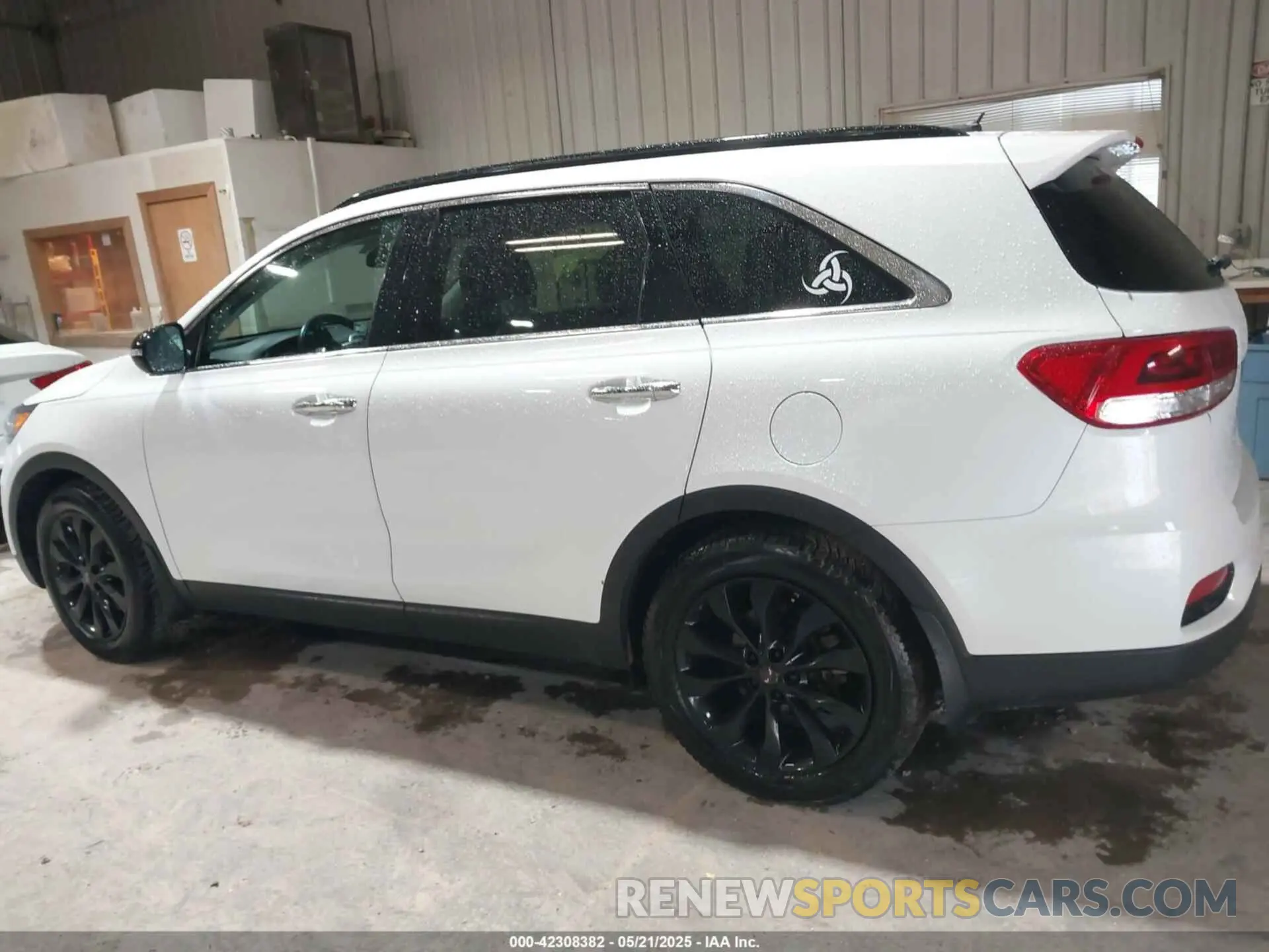 14 fotografías del automóvil dañado 5XYPGDA54KG582709 KIA SORENTO 2019