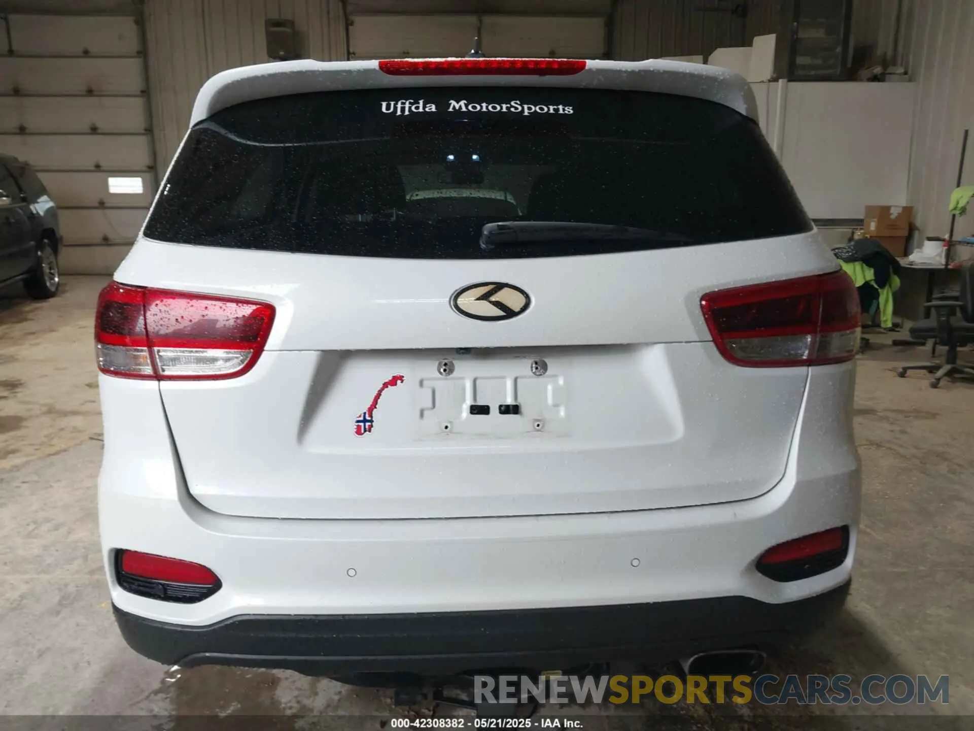 16 fotografías del automóvil dañado 5XYPGDA54KG582709 KIA SORENTO 2019