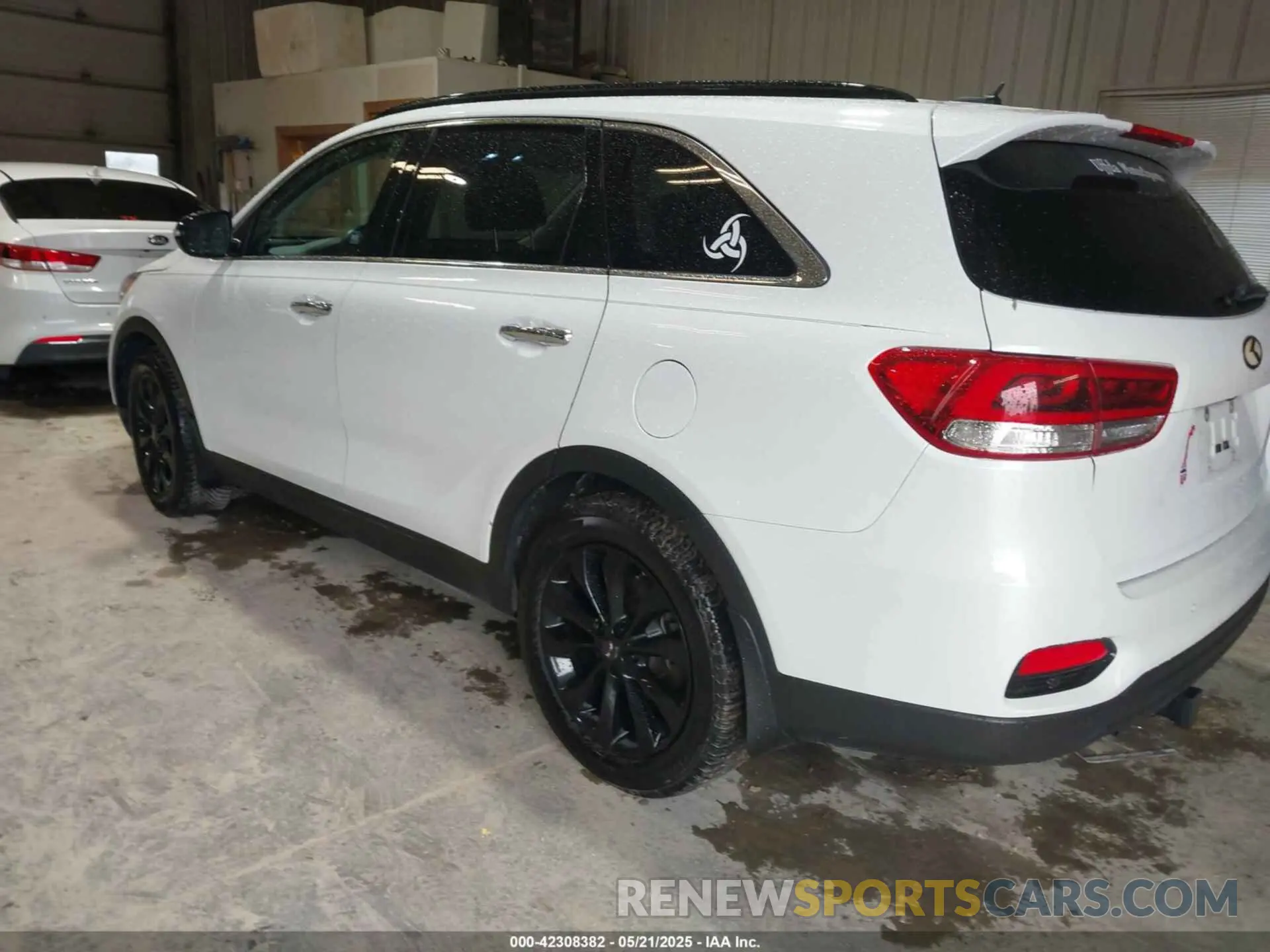 3 fotografías del automóvil dañado 5XYPGDA54KG582709 KIA SORENTO 2019