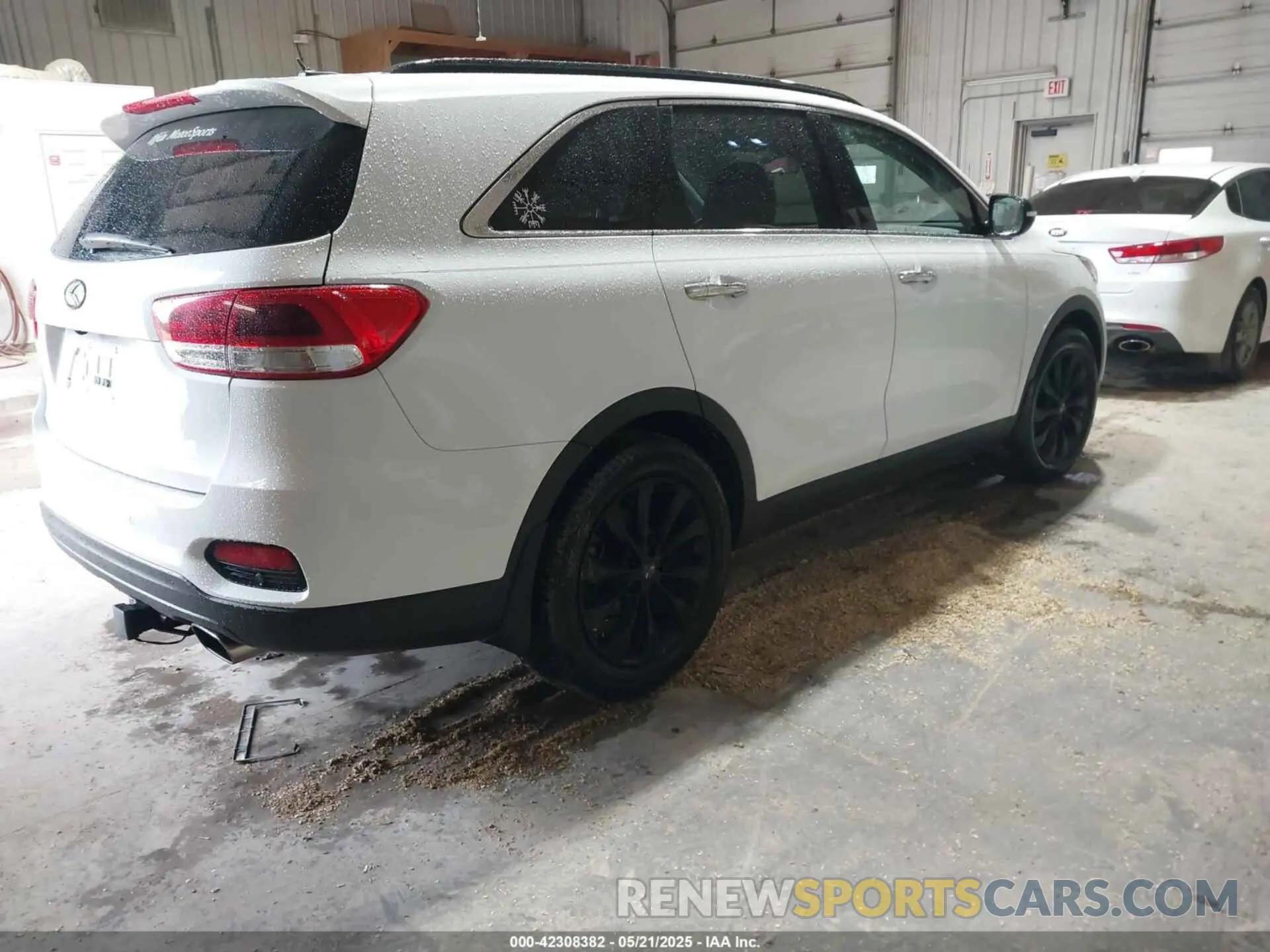 4 fotografías del automóvil dañado 5XYPGDA54KG582709 KIA SORENTO 2019