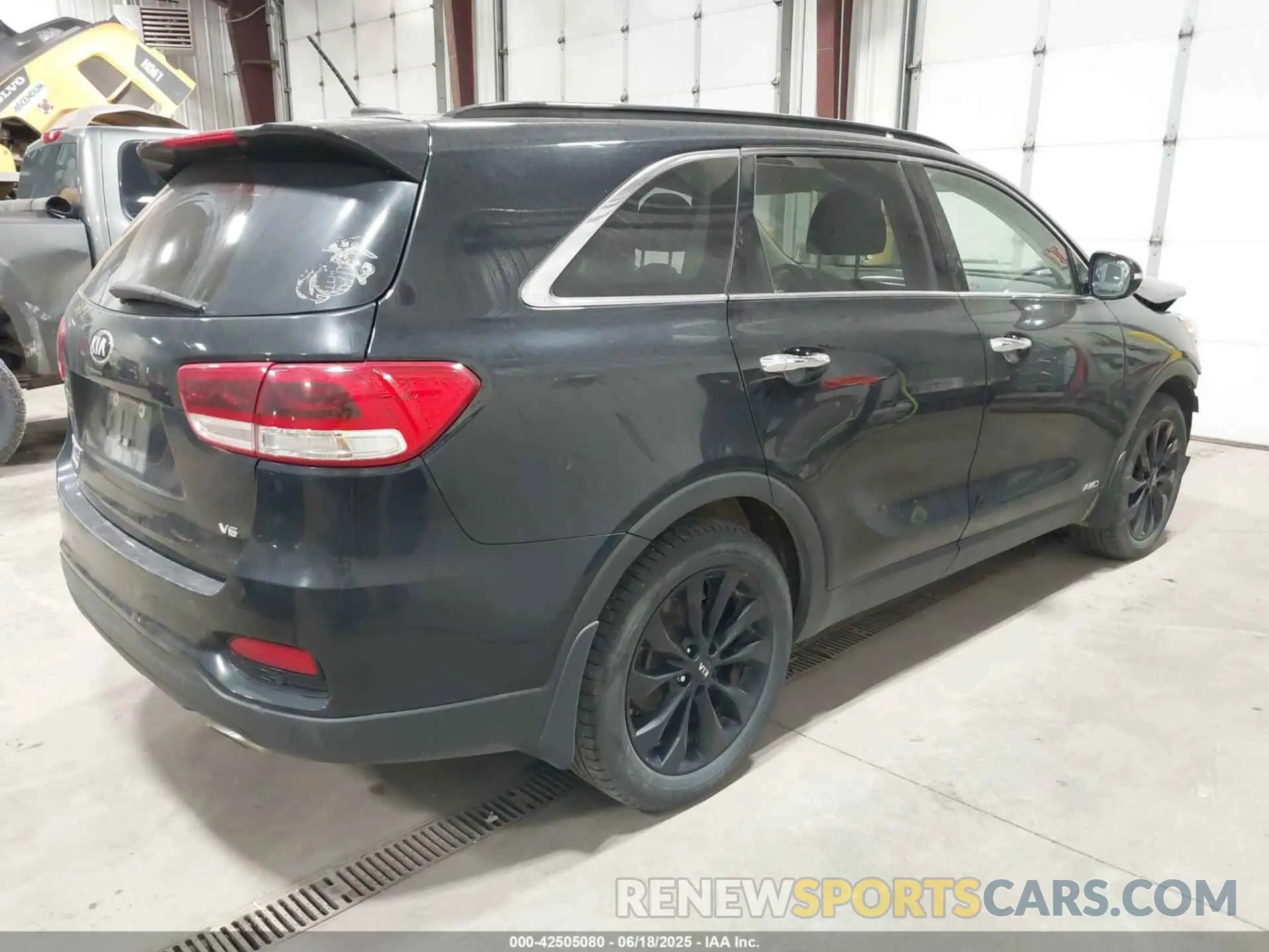 4 fotografías del automóvil dañado 5XYPGDA54KG584282 KIA SORENTO 2019