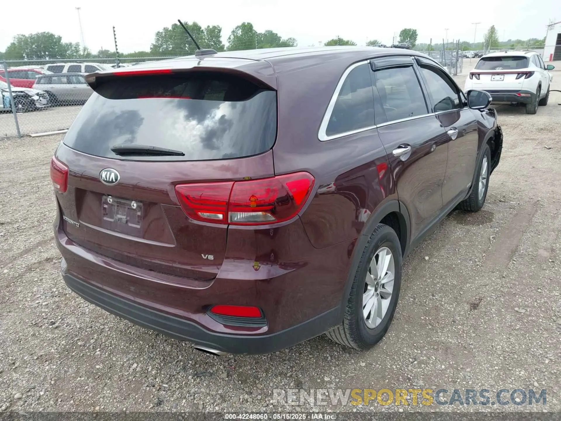 4 fotografías del automóvil dañado 5XYPGDA55KG447576 KIA SORENTO 2019