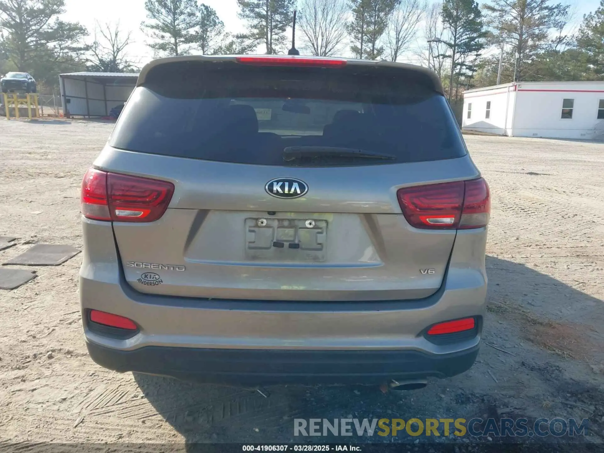 16 fotografías del automóvil dañado 5XYPGDA55KG489620 KIA SORENTO 2019