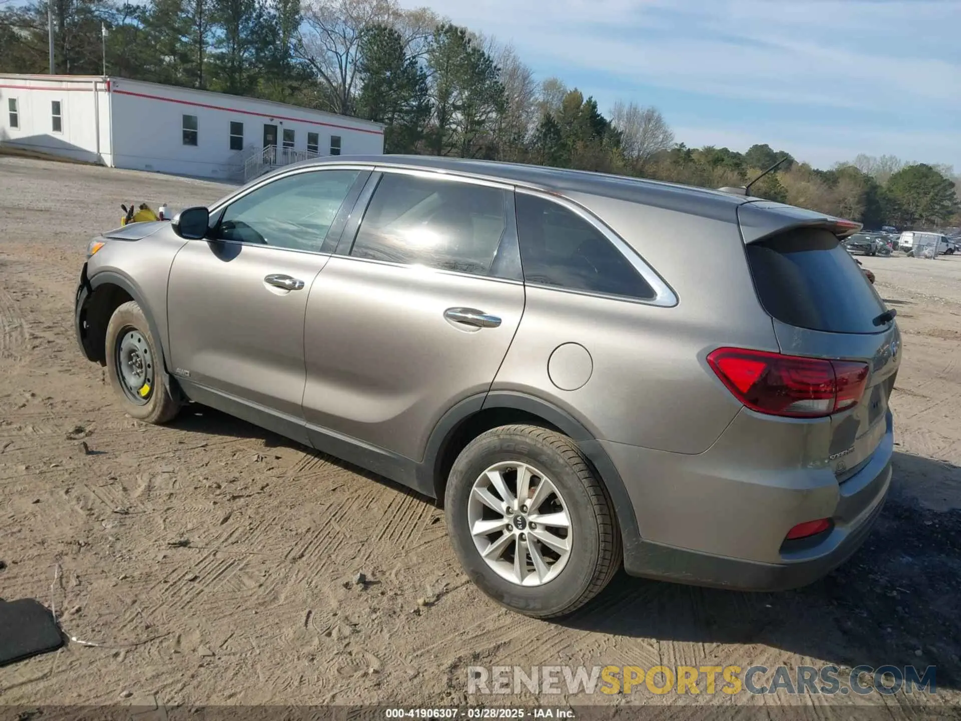 3 fotografías del automóvil dañado 5XYPGDA55KG489620 KIA SORENTO 2019