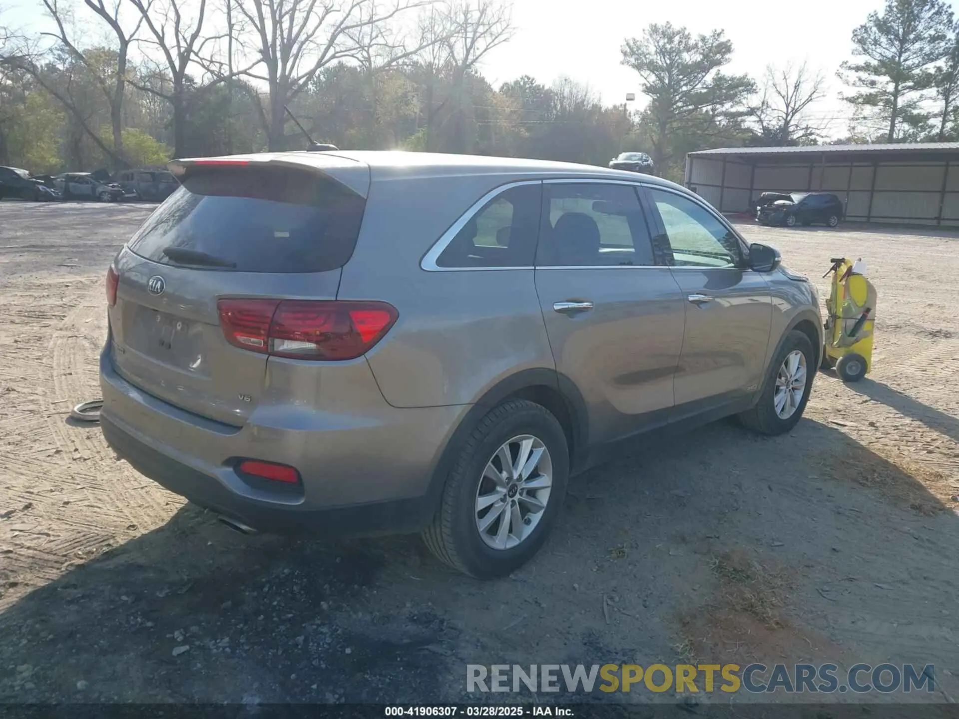 4 fotografías del automóvil dañado 5XYPGDA55KG489620 KIA SORENTO 2019