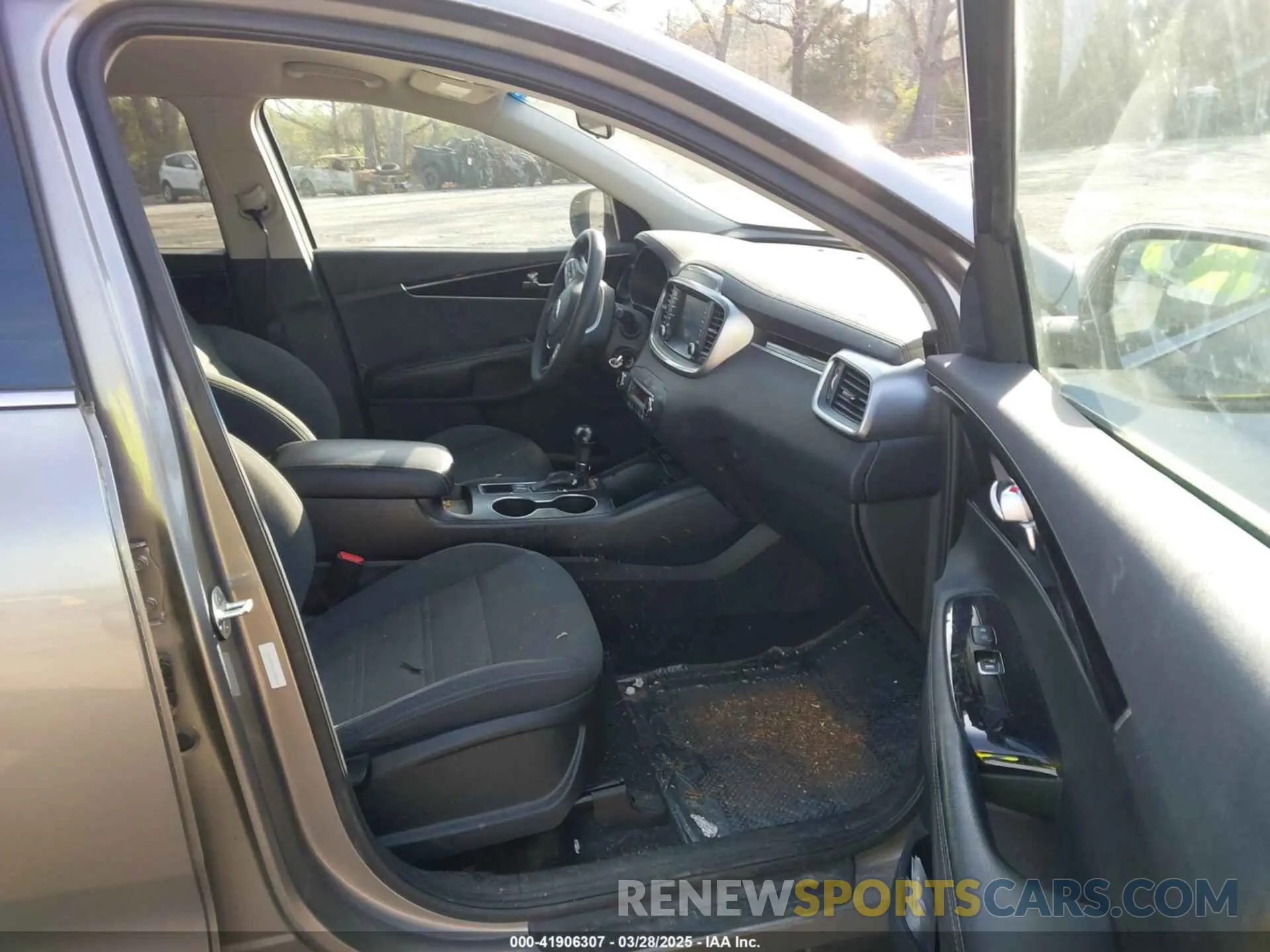 5 fotografías del automóvil dañado 5XYPGDA55KG489620 KIA SORENTO 2019