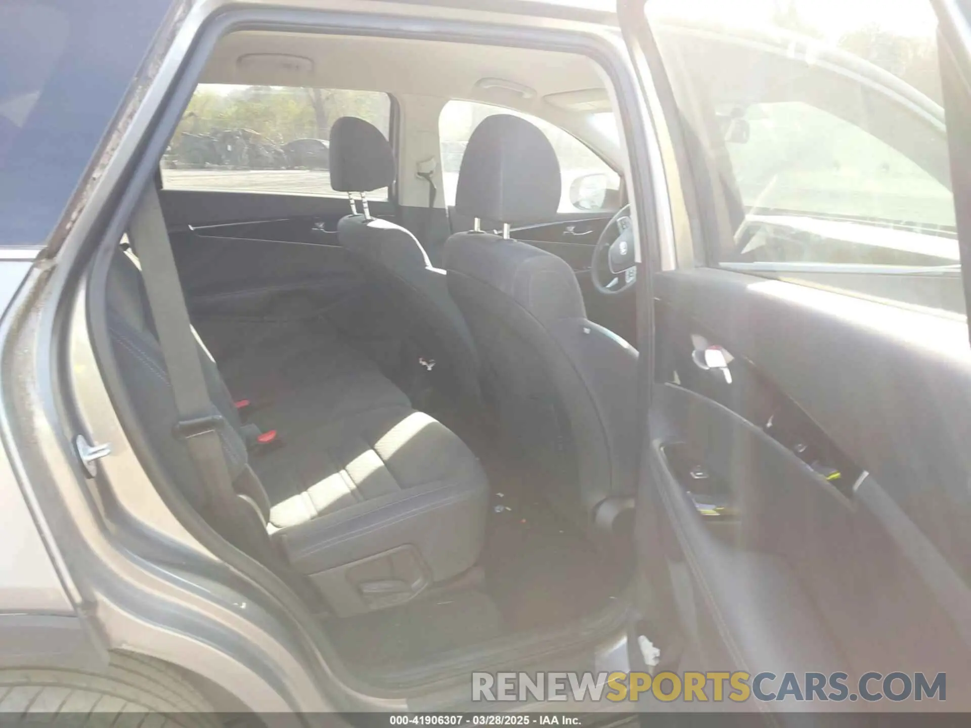 8 fotografías del automóvil dañado 5XYPGDA55KG489620 KIA SORENTO 2019