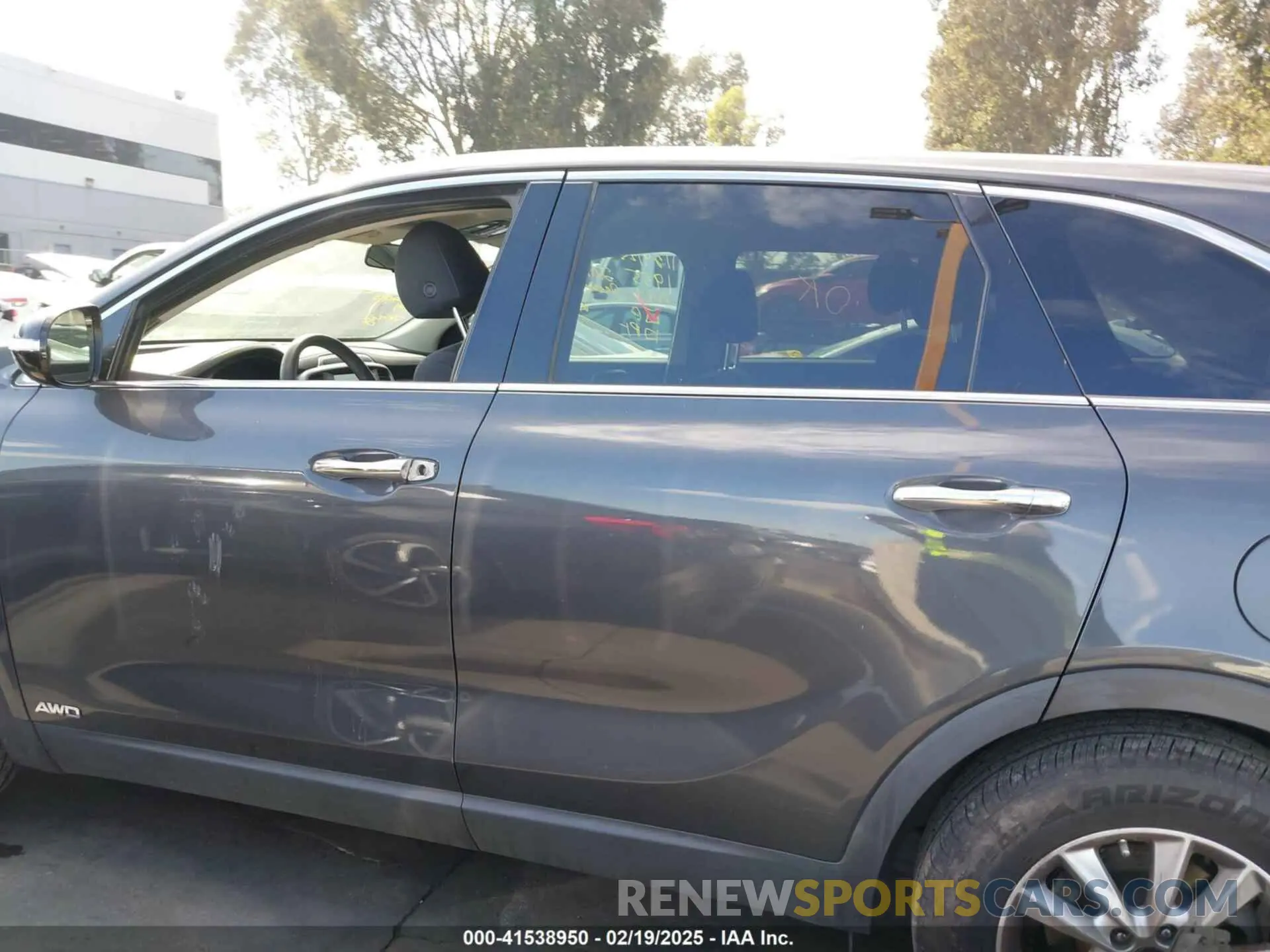 15 fotografías del automóvil dañado 5XYPGDA55KG553235 KIA SORENTO 2019