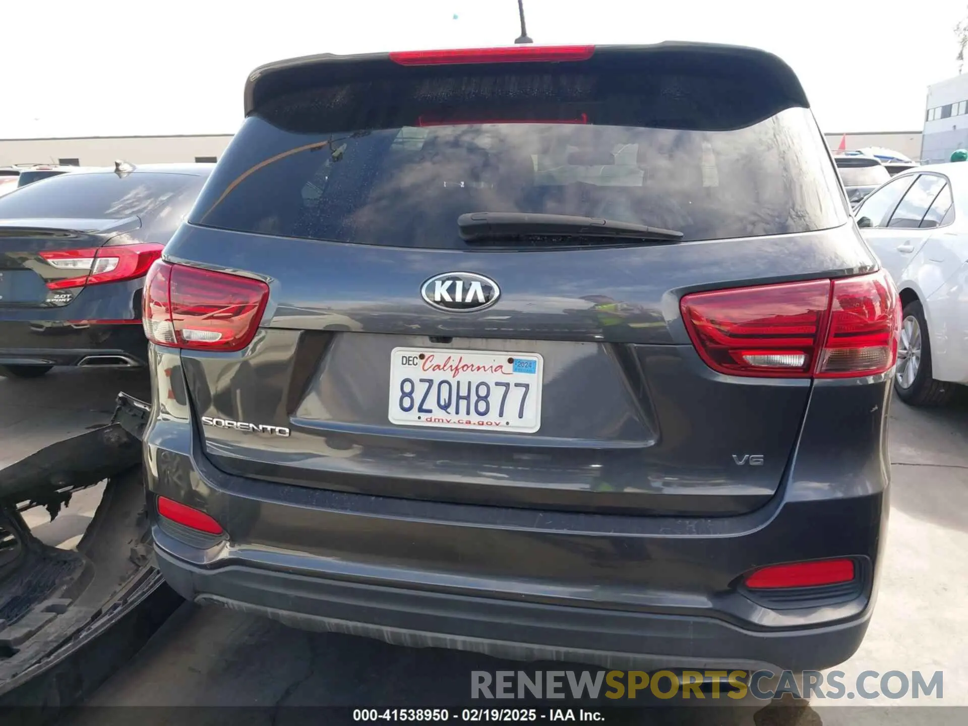 17 fotografías del automóvil dañado 5XYPGDA55KG553235 KIA SORENTO 2019