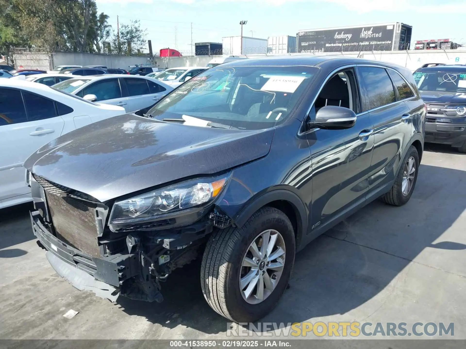 2 fotografías del automóvil dañado 5XYPGDA55KG553235 KIA SORENTO 2019
