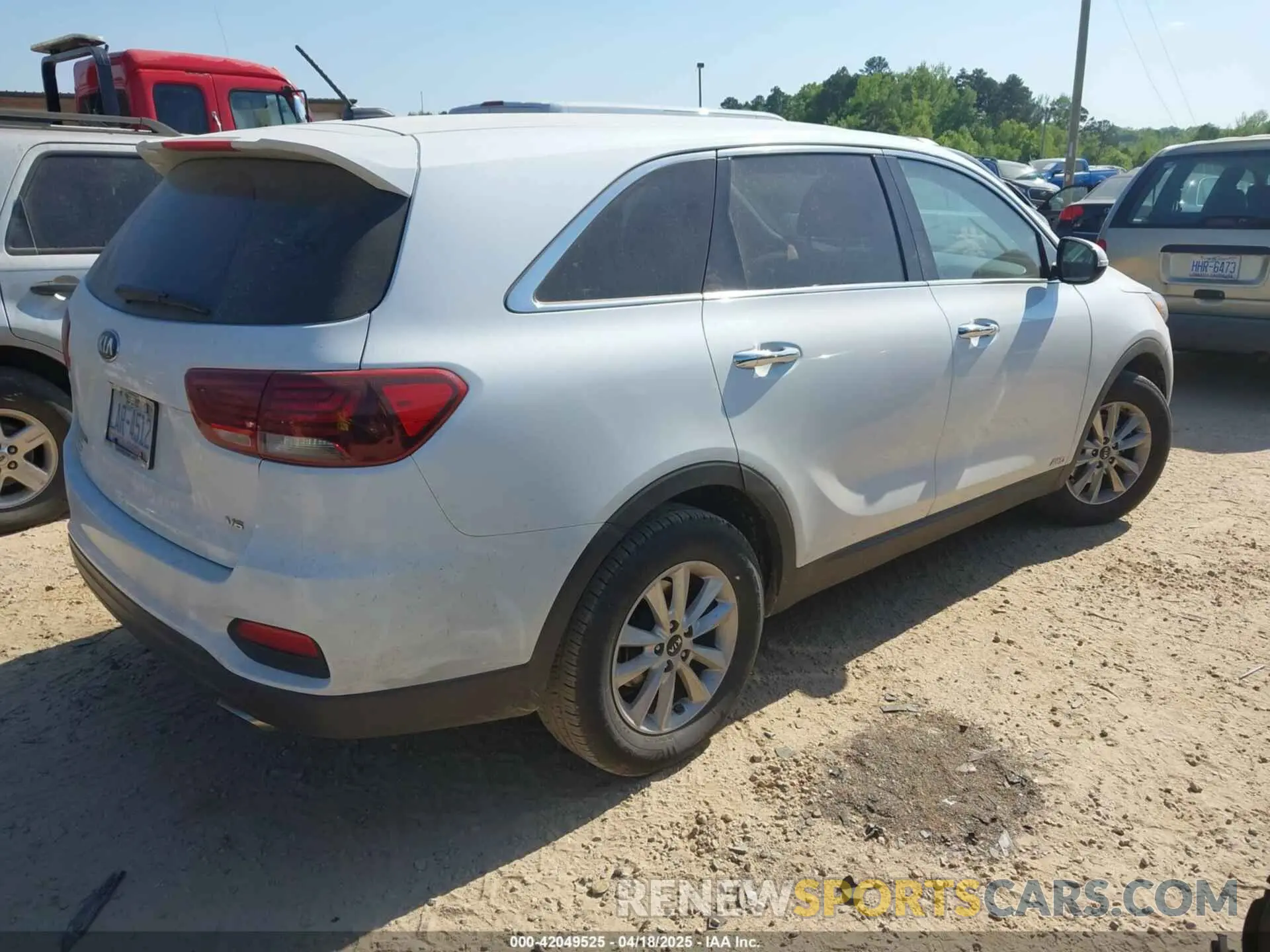 4 fotografías del automóvil dañado 5XYPGDA56KG441320 KIA SORENTO 2019