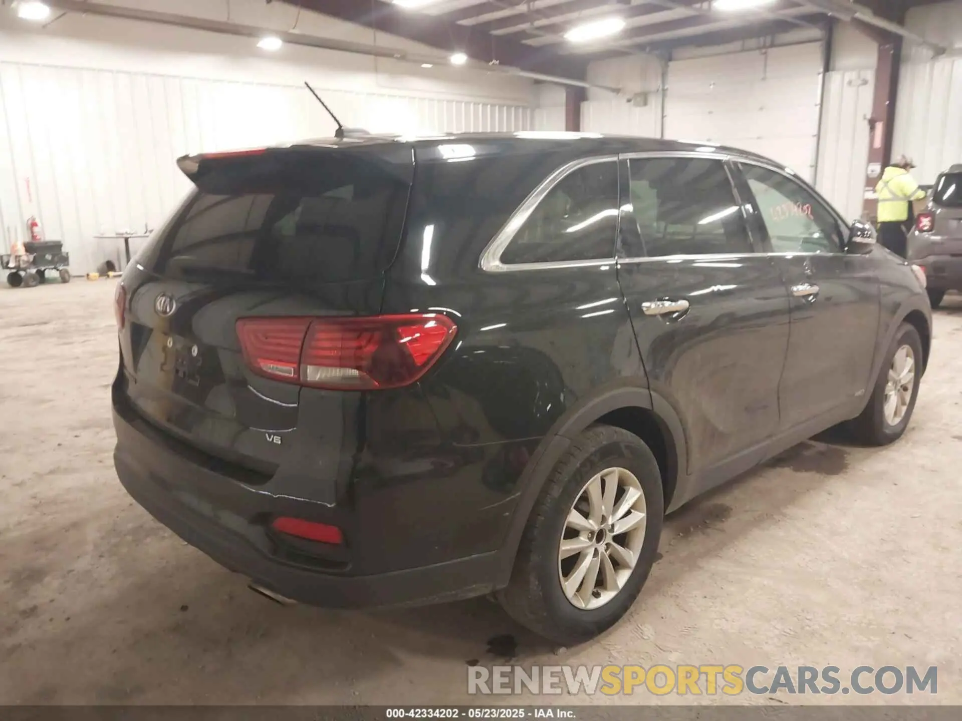 4 fotografías del automóvil dañado 5XYPGDA56KG444105 KIA SORENTO 2019