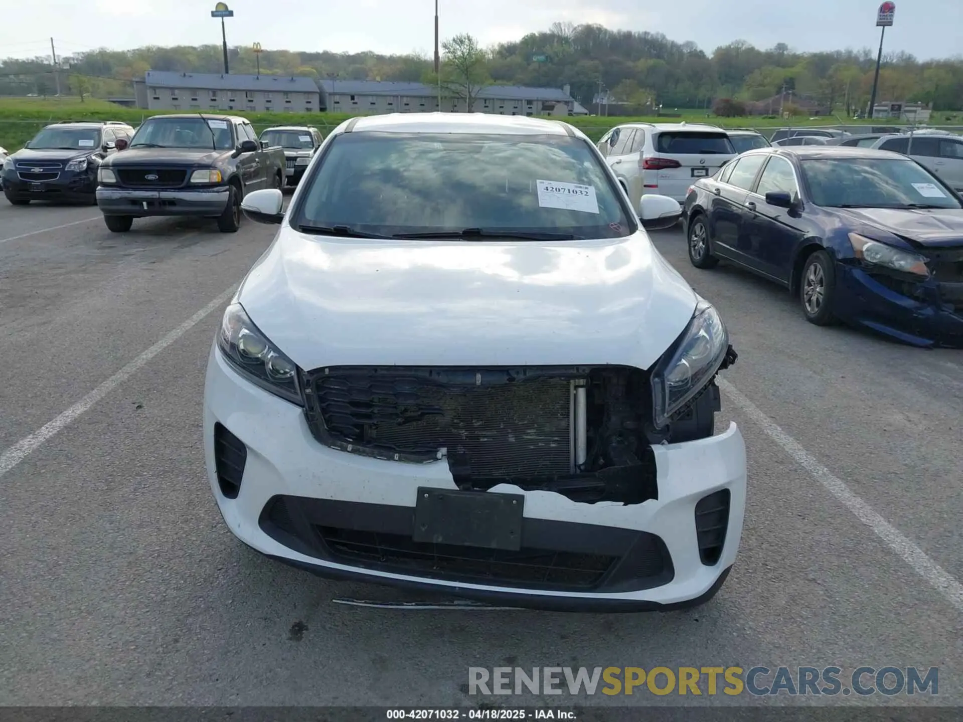 12 fotografías del automóvil dañado 5XYPGDA57KG487111 KIA SORENTO 2019
