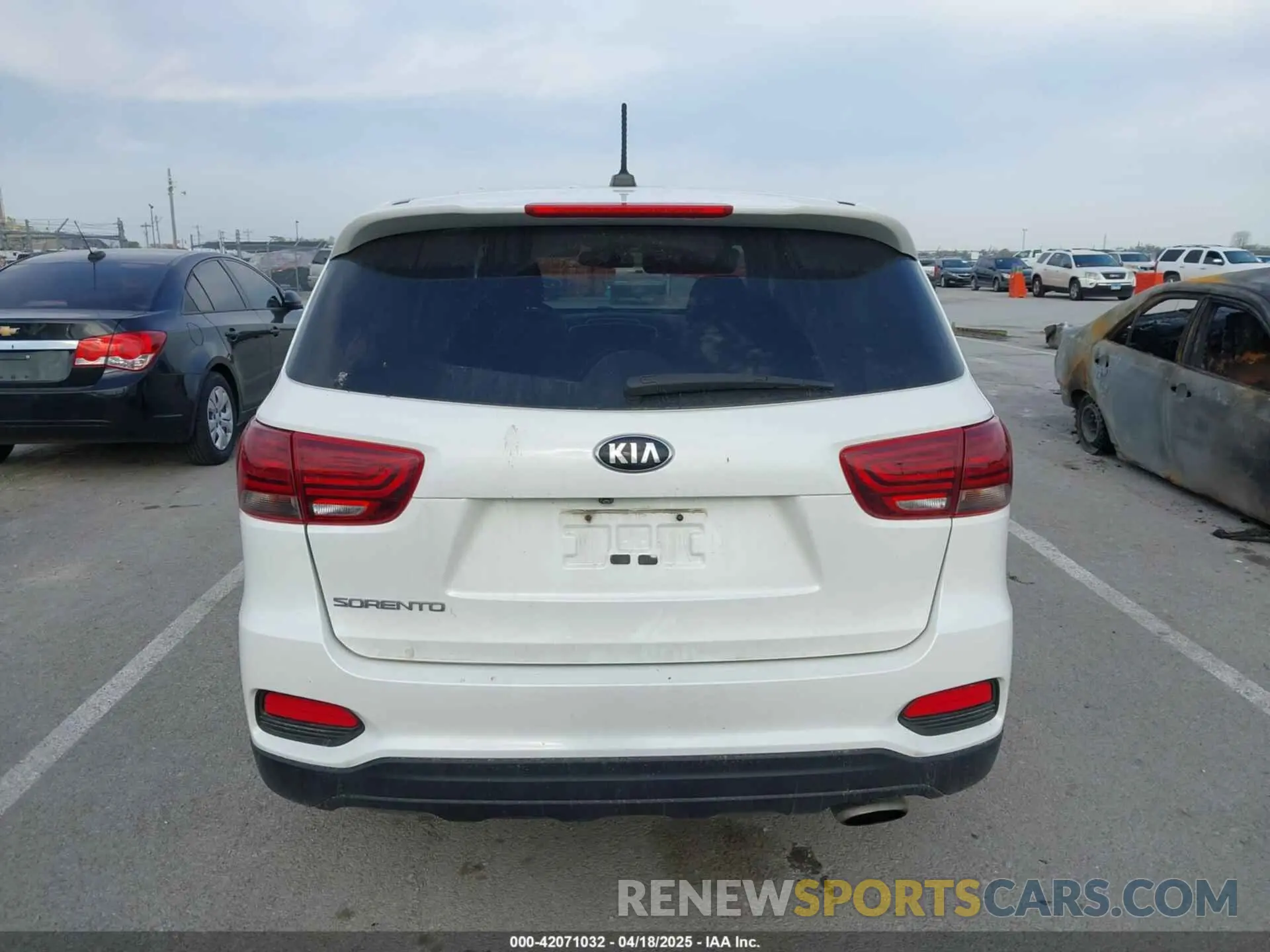 16 fotografías del automóvil dañado 5XYPGDA57KG487111 KIA SORENTO 2019