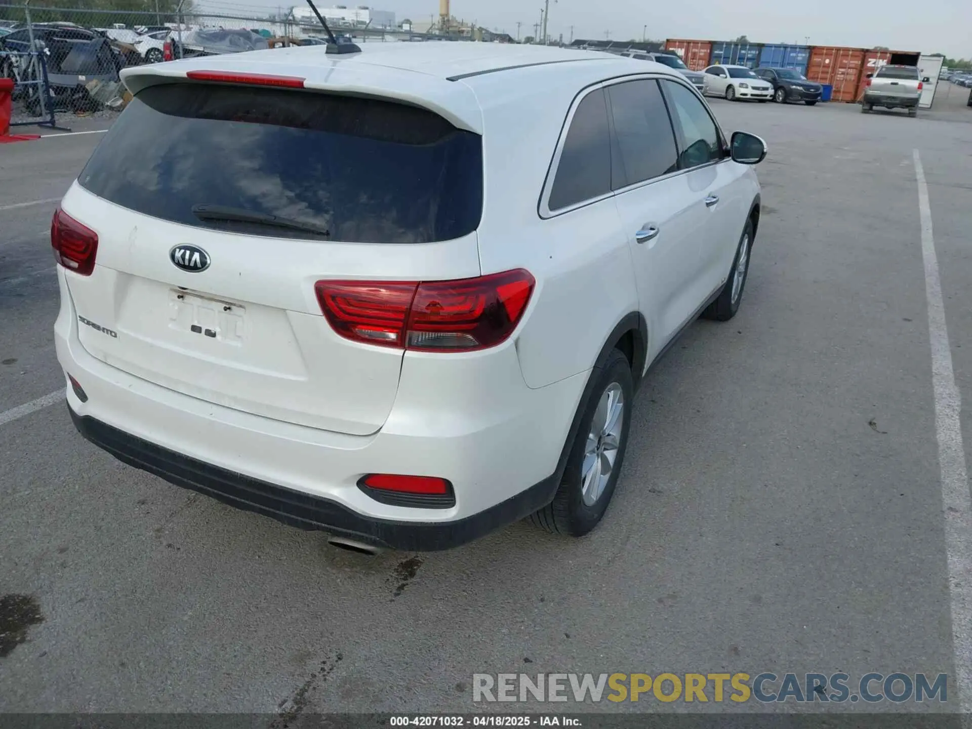 4 fotografías del automóvil dañado 5XYPGDA57KG487111 KIA SORENTO 2019