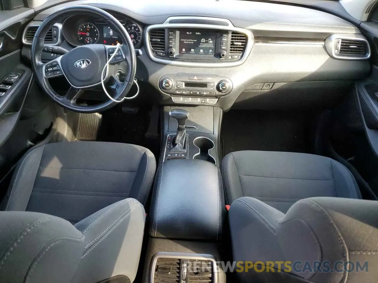 8 fotografías del automóvil dañado 5XYPGDA57KG584678 KIA SORENTO 2019