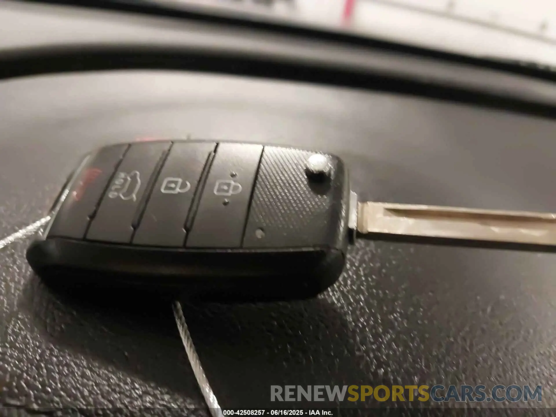 11 fotografías del automóvil dañado 5XYPGDA58KG588030 KIA SORENTO 2019