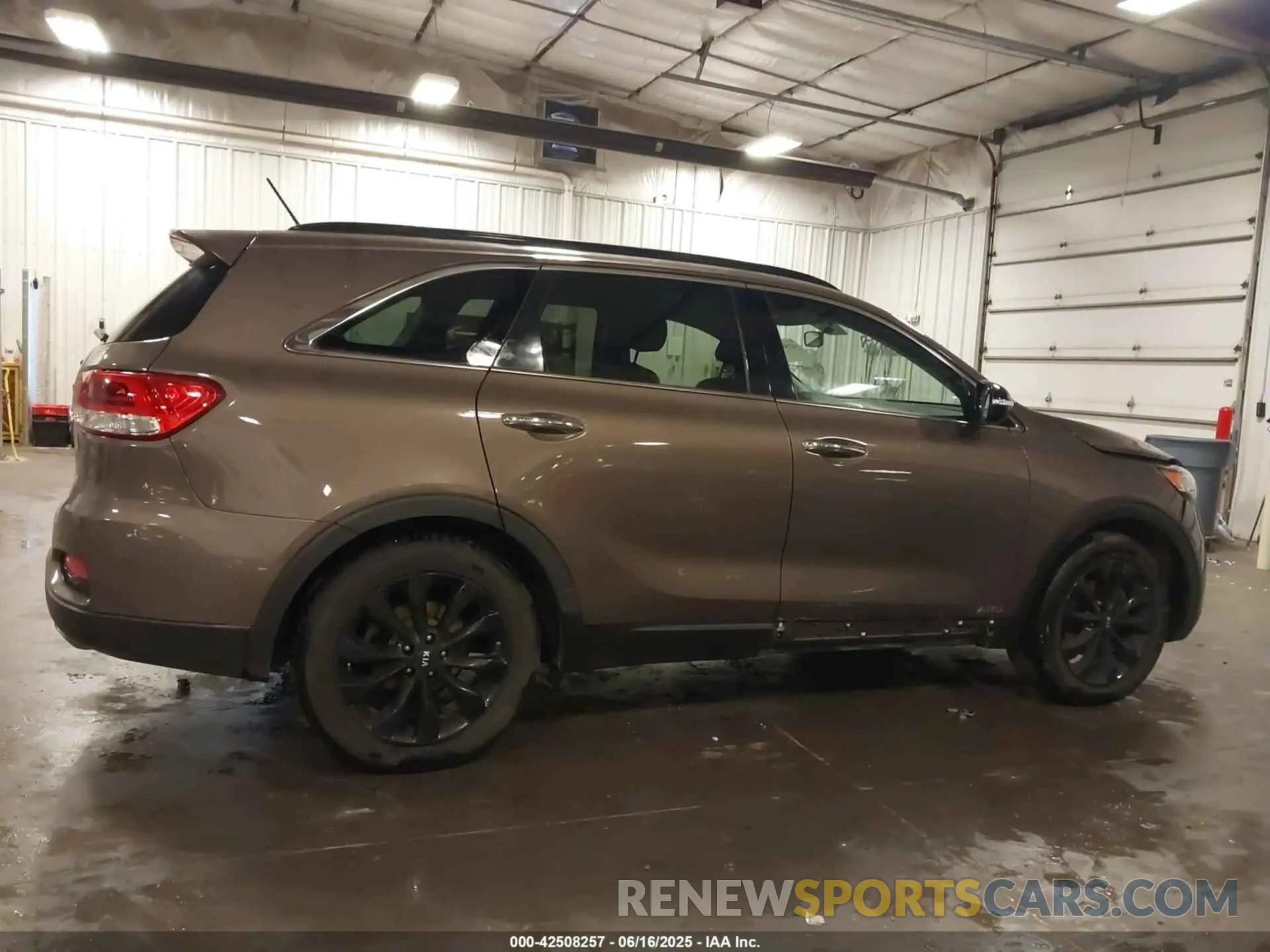 13 fotografías del automóvil dañado 5XYPGDA58KG588030 KIA SORENTO 2019