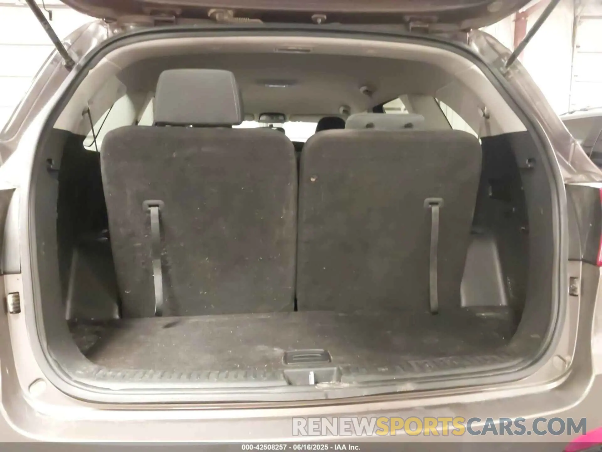 17 fotografías del automóvil dañado 5XYPGDA58KG588030 KIA SORENTO 2019