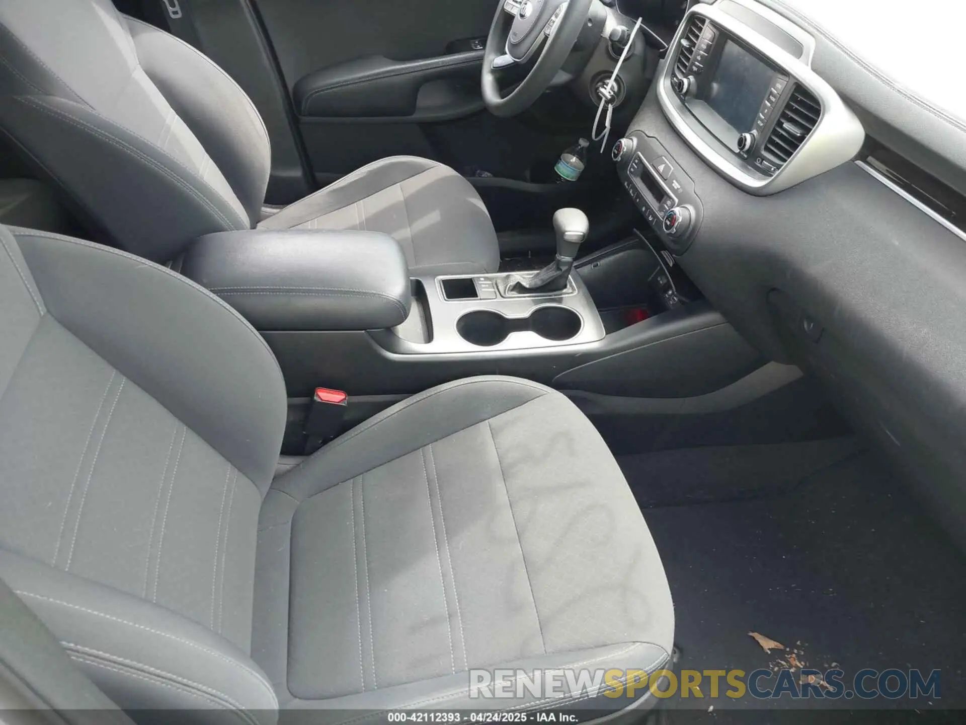 5 fotografías del automóvil dañado 5XYPGDA59KG440713 KIA SORENTO 2019