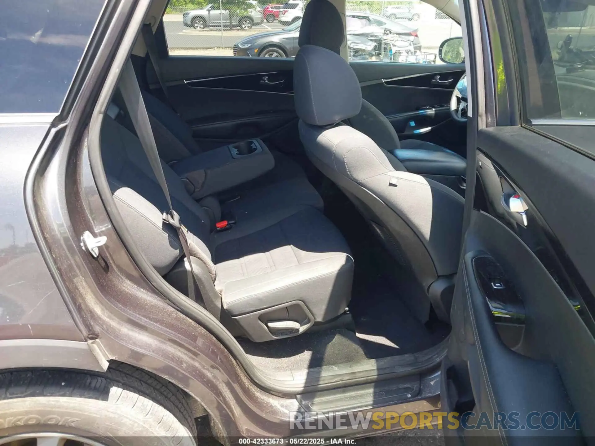 8 fotografías del automóvil dañado 5XYPGDA59KG448942 KIA SORENTO 2019