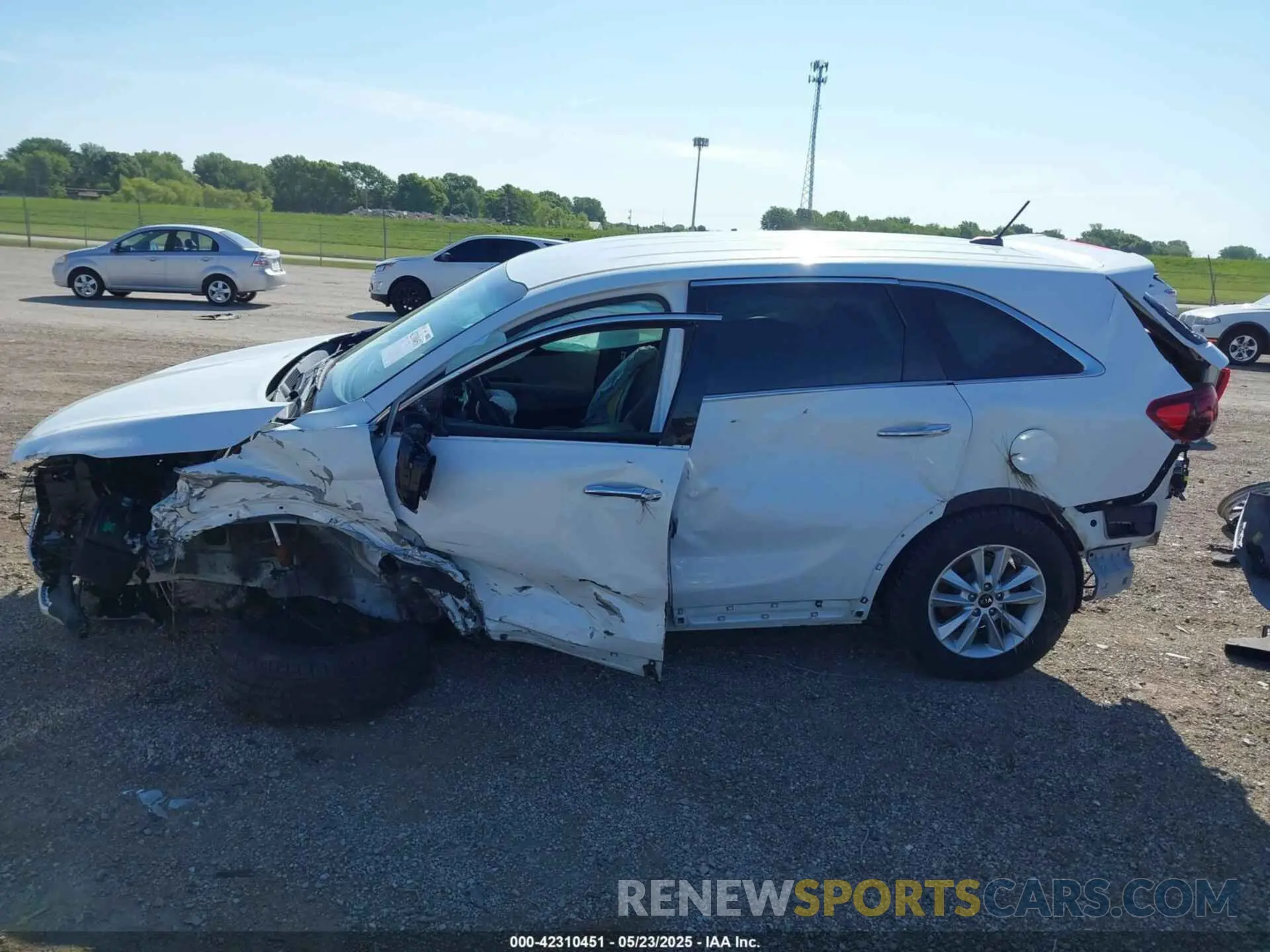 14 fotografías del automóvil dañado 5XYPGDA59KG477907 KIA SORENTO 2019